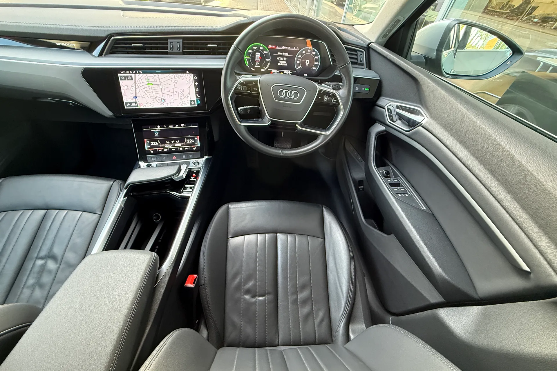 Audi e-tron thumbnail image number 43