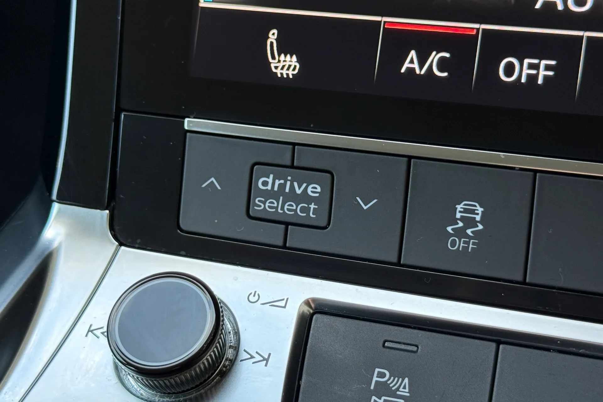 Audi e-tron thumbnail image number 16