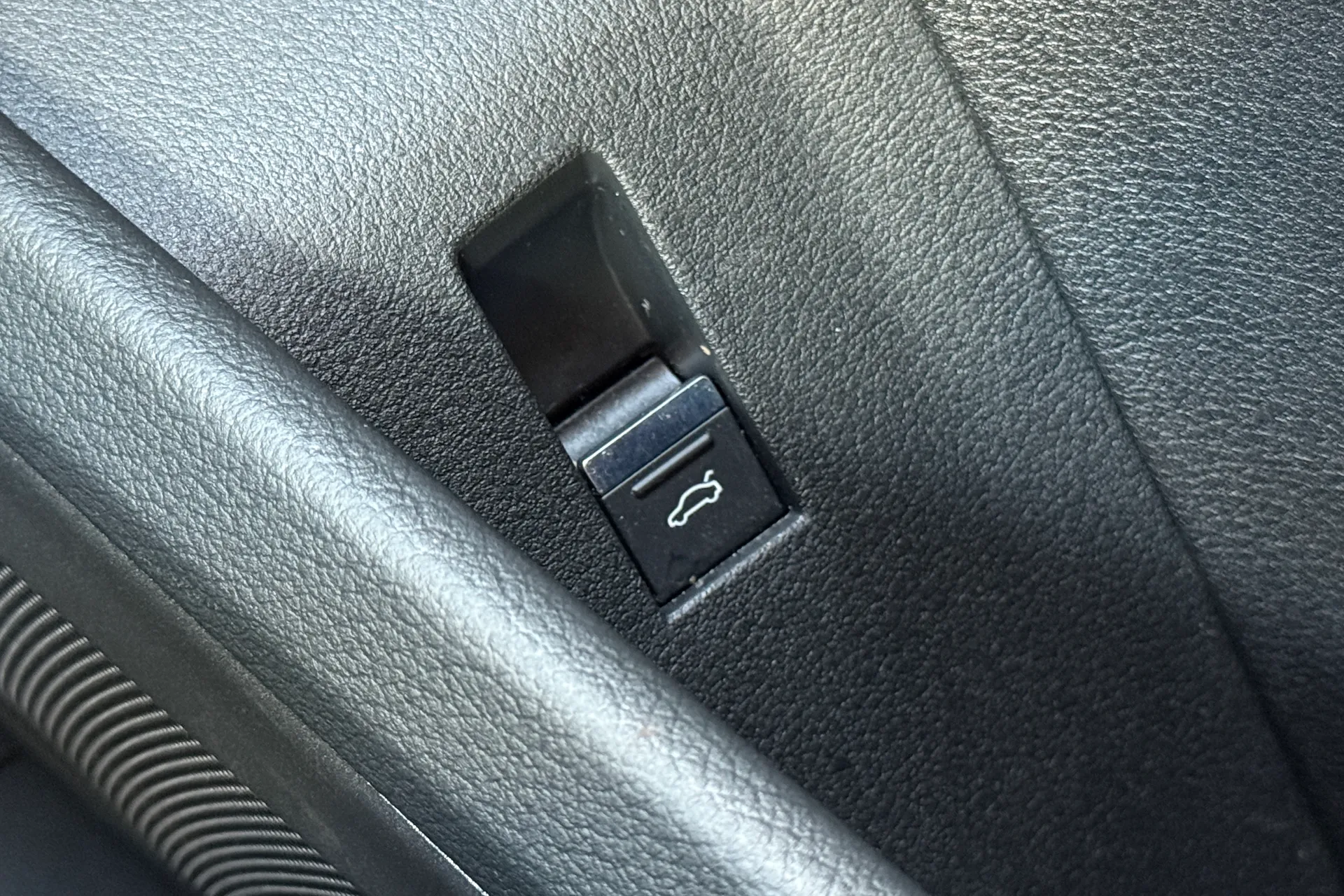 Audi e-tron thumbnail image number 31