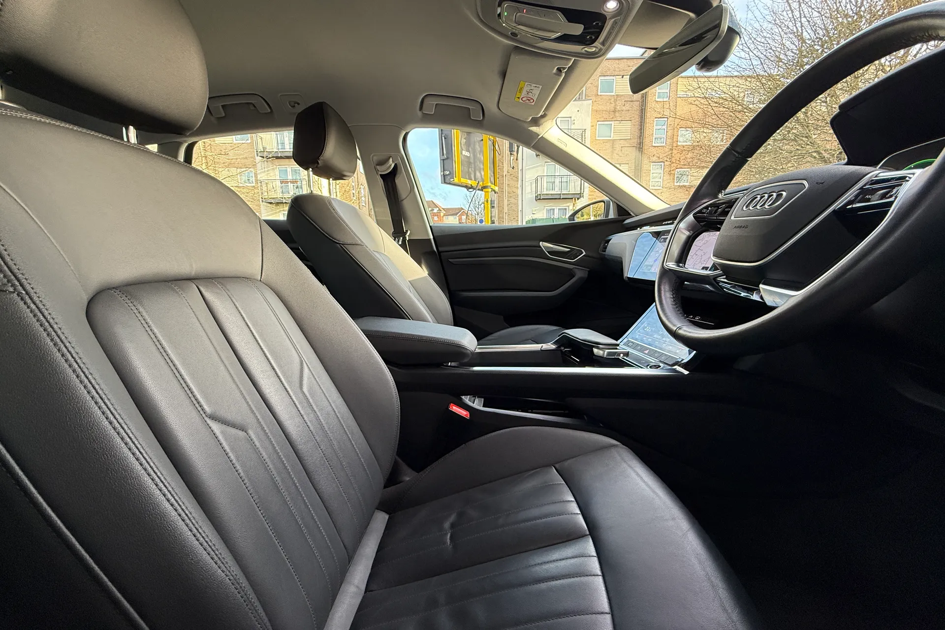 Audi e-tron thumbnail image number 9