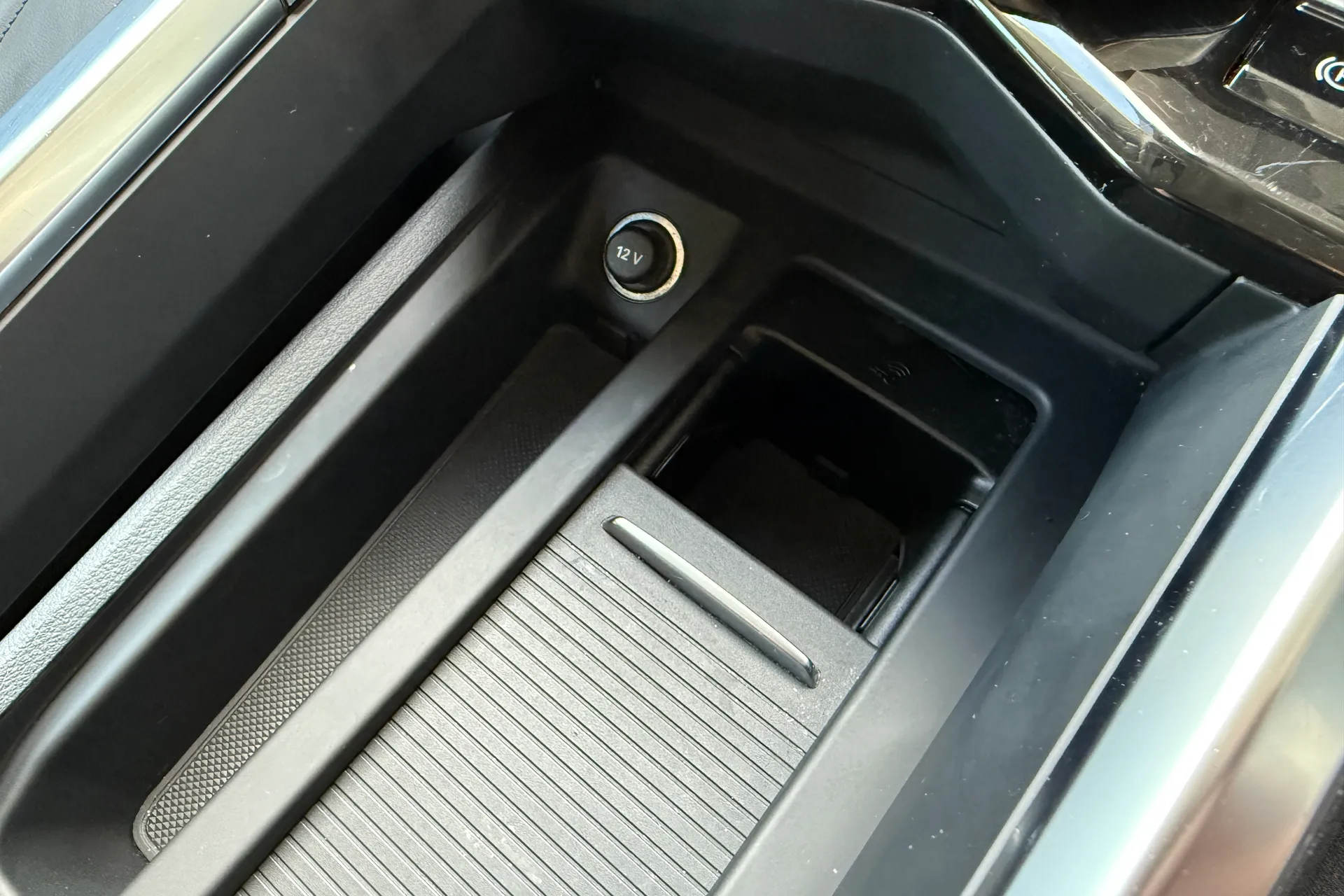 Audi e-tron thumbnail image number 24