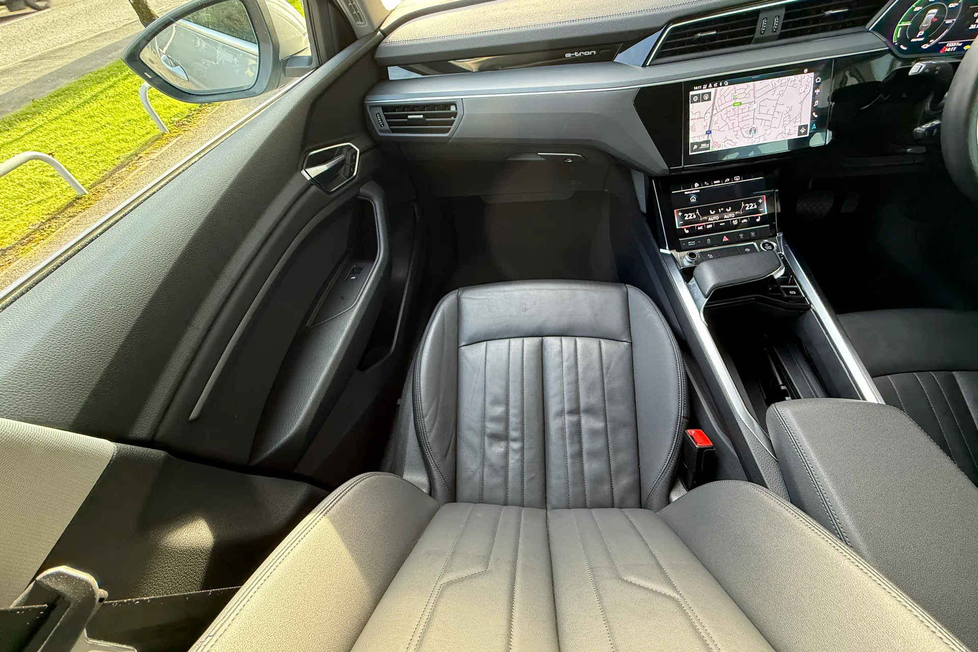 Audi e-tron thumbnail image number 42