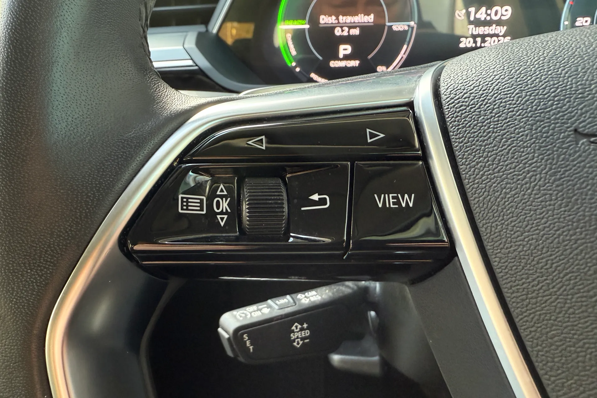 Audi e-tron thumbnail image number 26