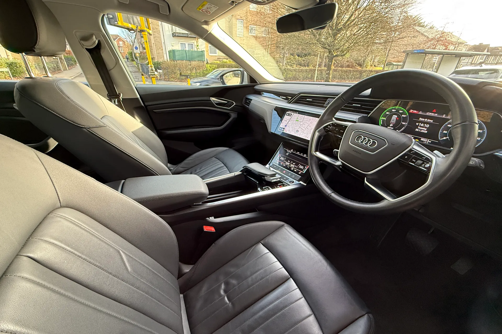 Audi e-tron thumbnail image number 36