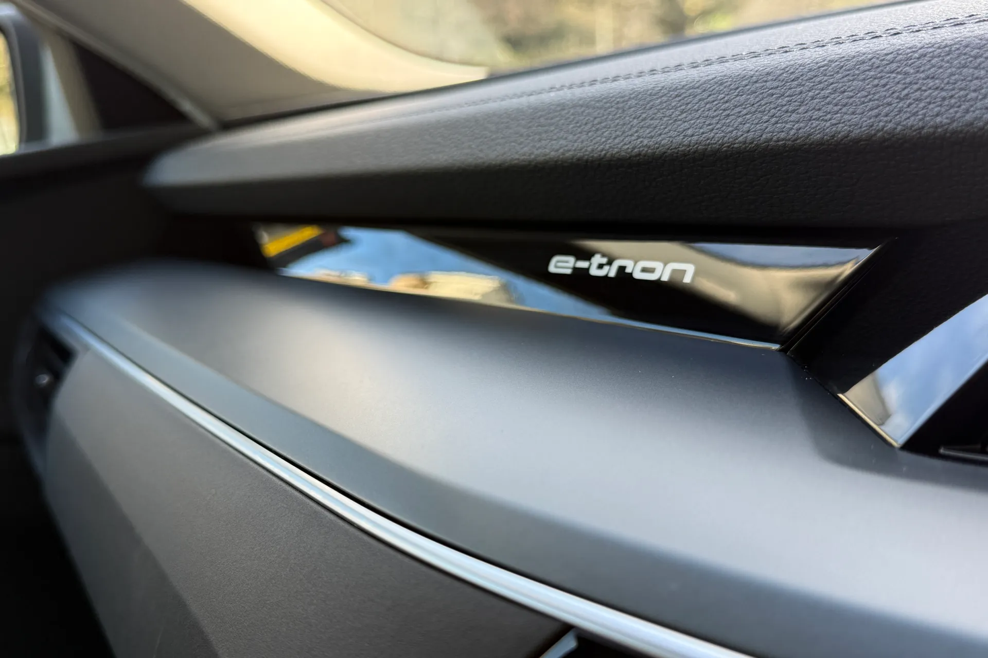 Audi e-tron thumbnail image number 33