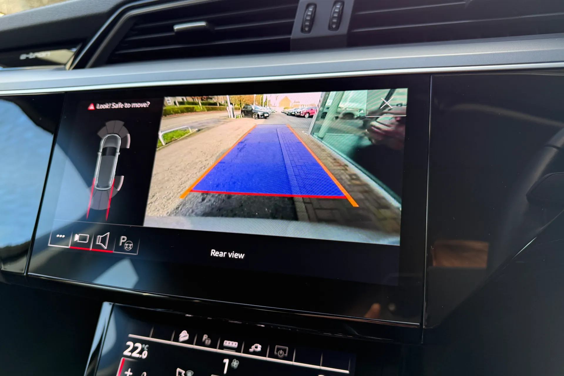 Audi e-tron thumbnail image number 5