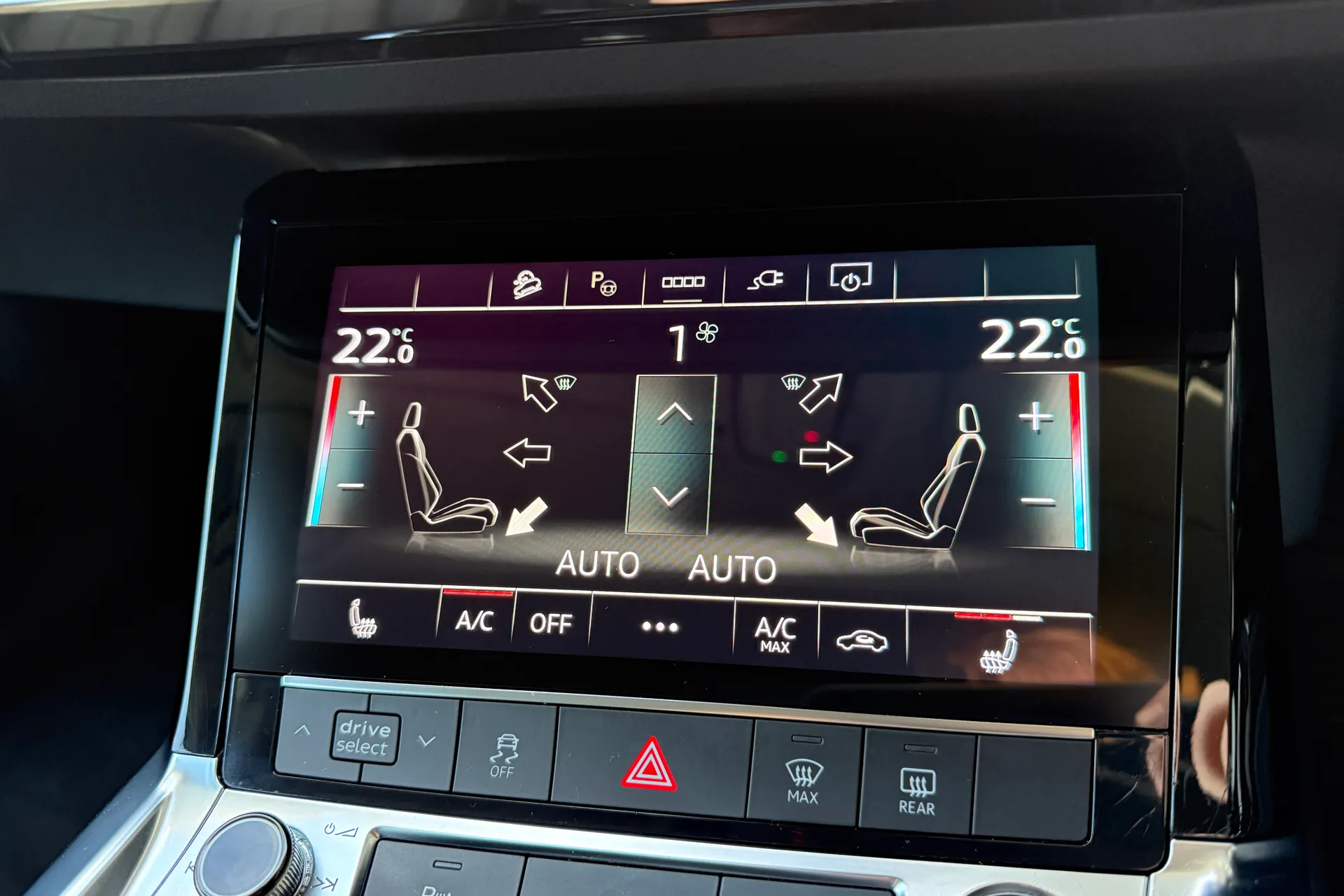 Audi e-tron thumbnail image number 14