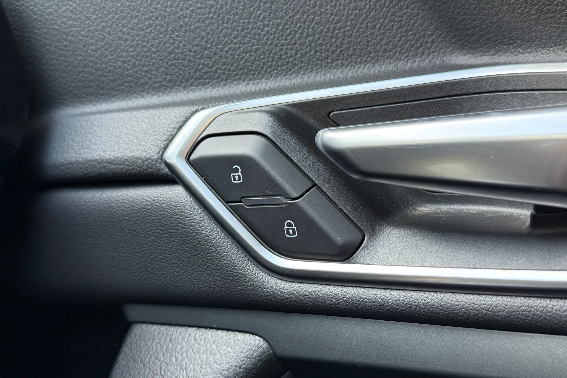 Audi e-tron thumbnail image number 34