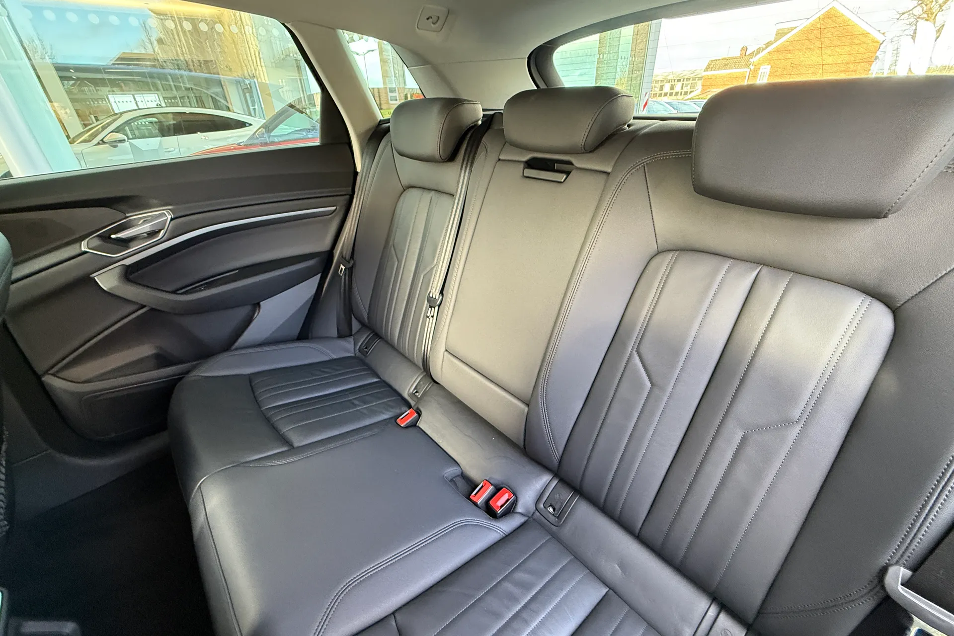 Audi e-tron thumbnail image number 55