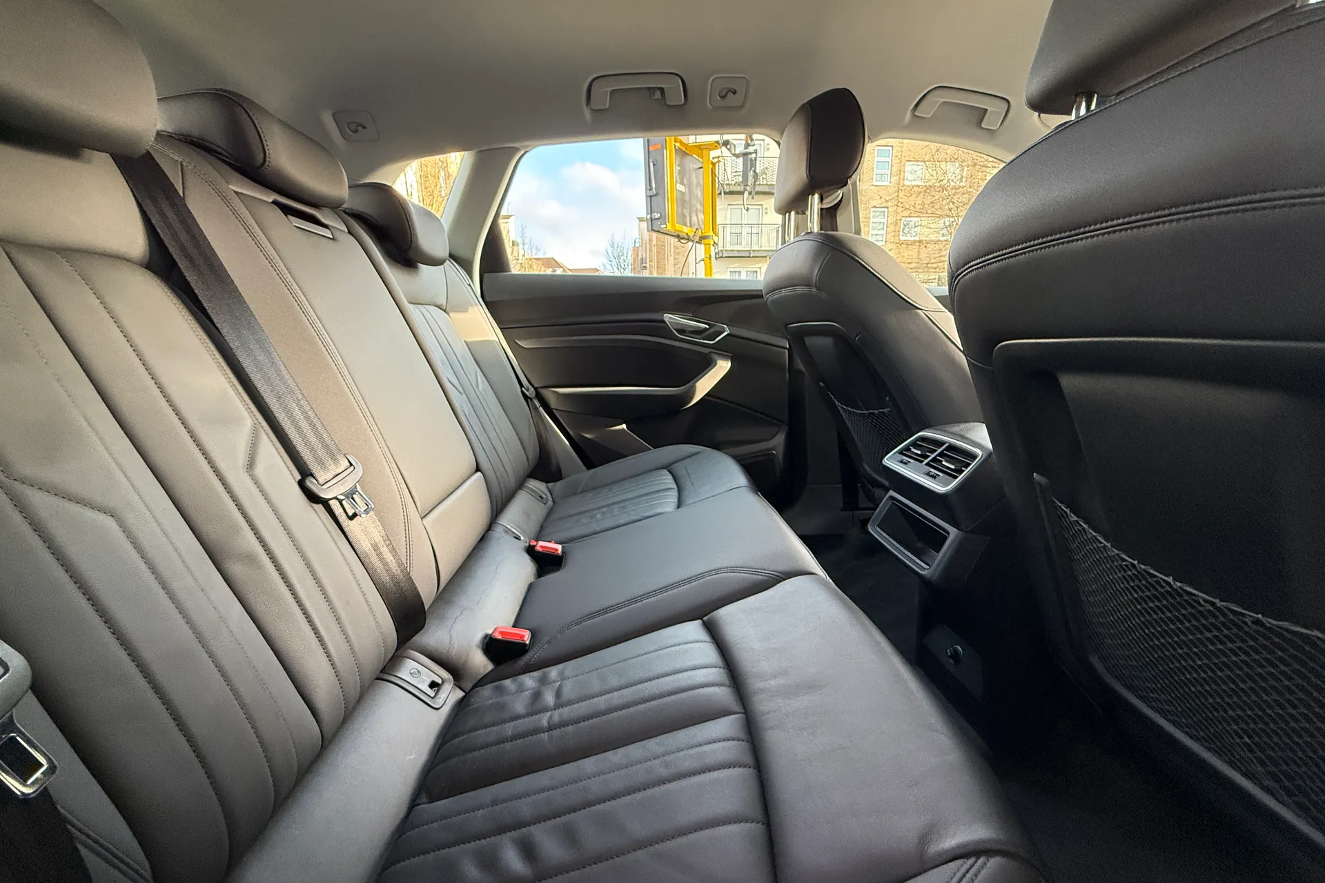 Audi e-tron thumbnail image number 38