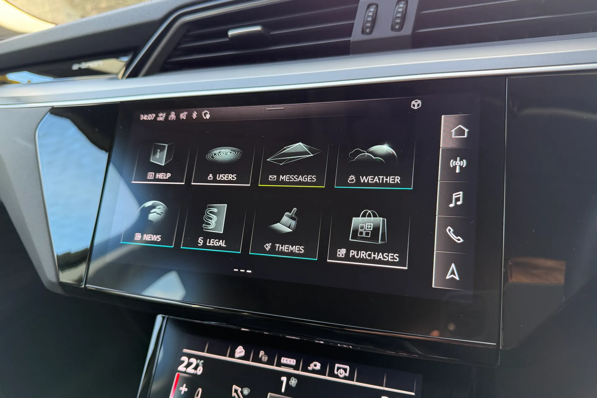 Audi e-tron thumbnail image number 13