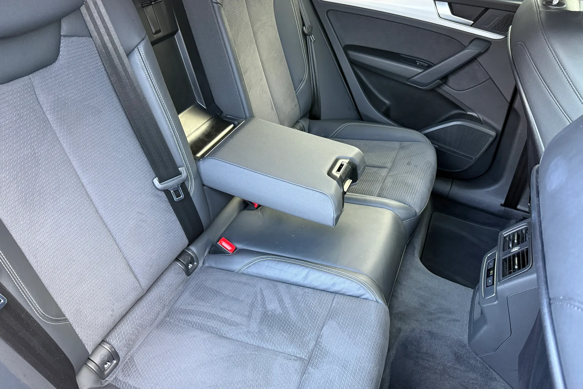 Audi Q5 thumbnail image number 27