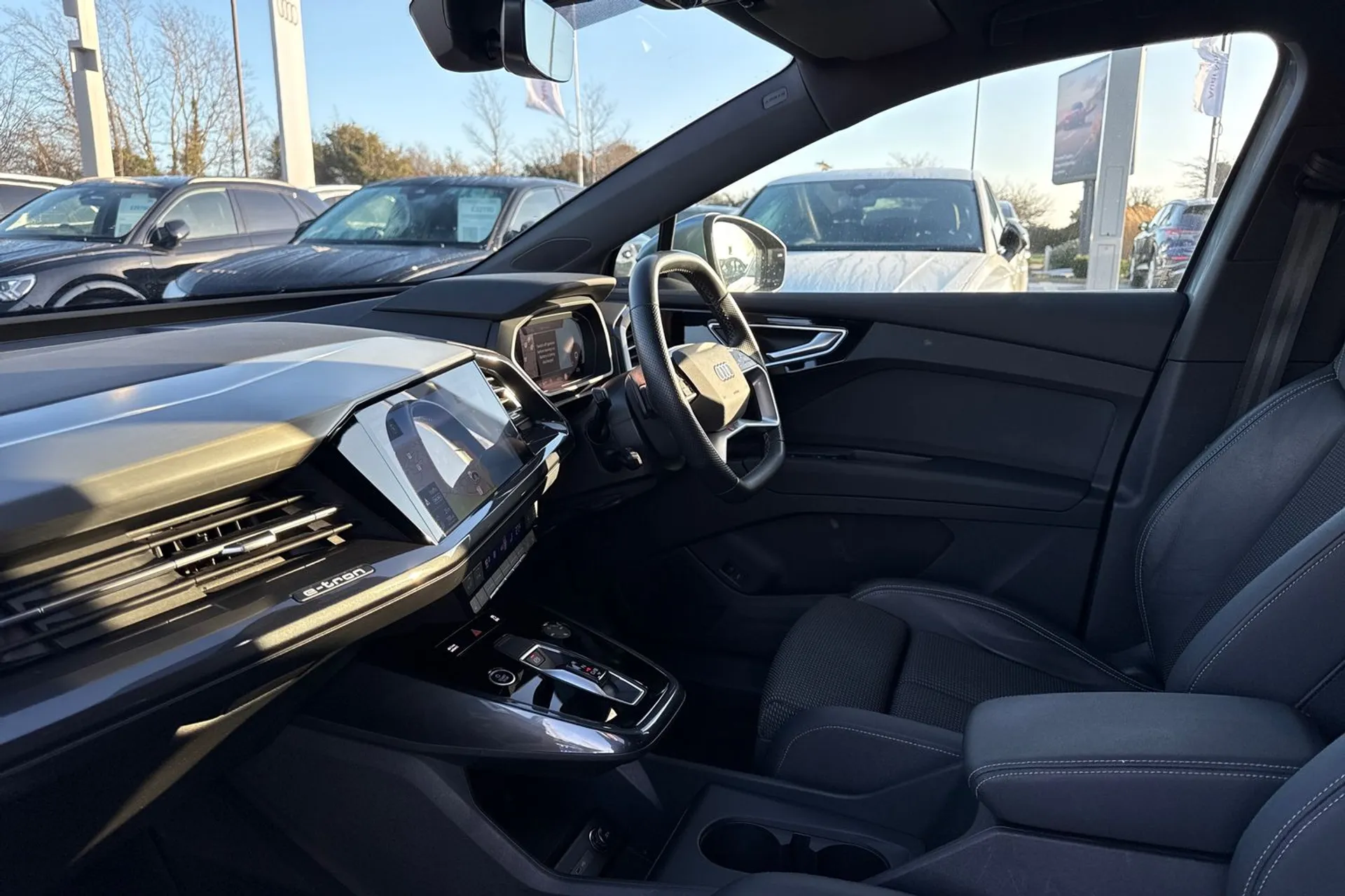 Audi Q4 thumbnail image number 9