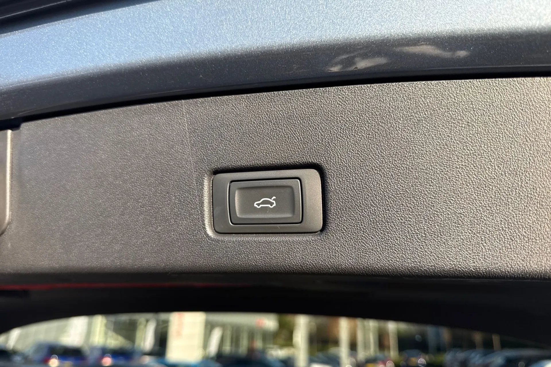 Audi Q4 thumbnail image number 36