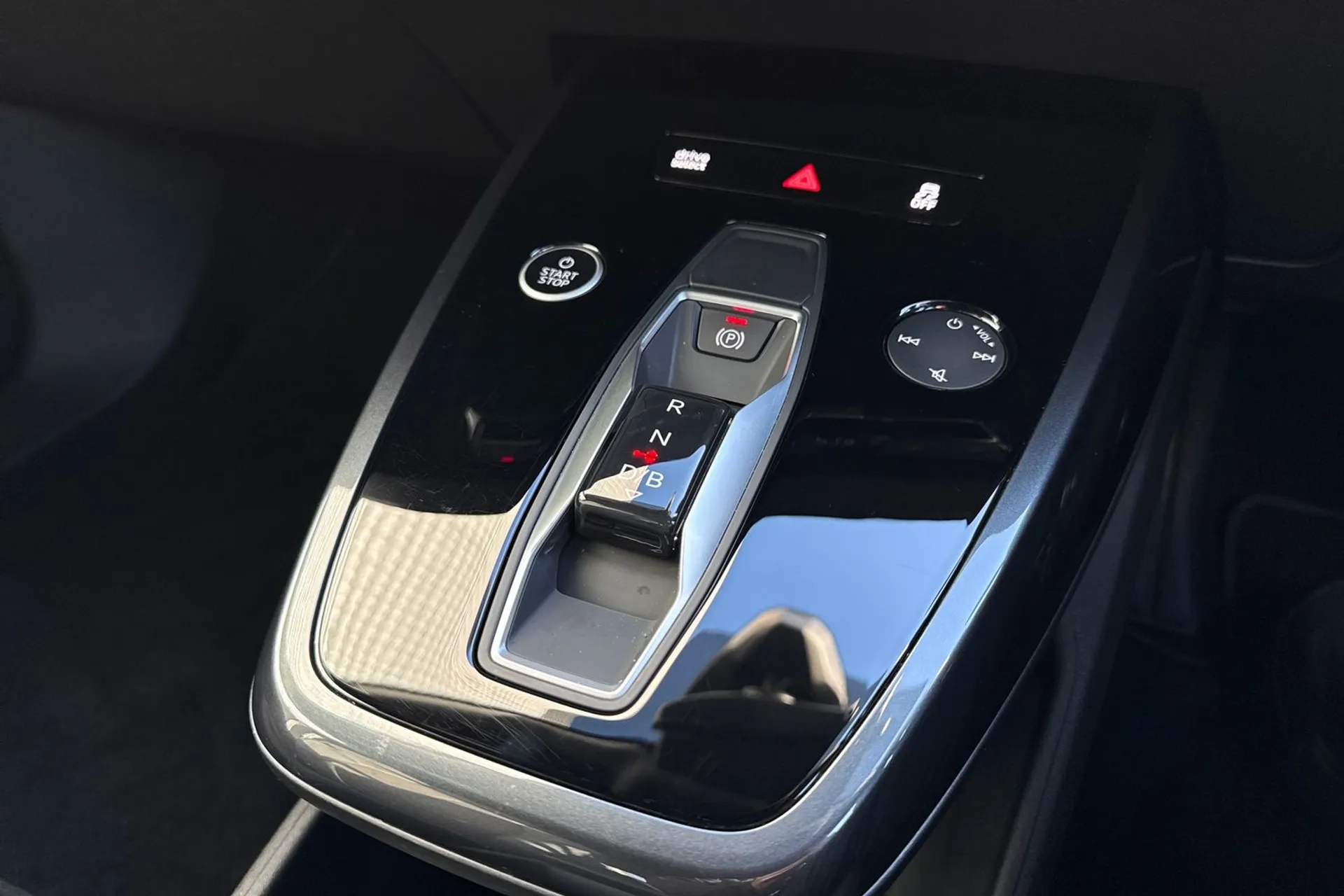 Audi Q4 thumbnail image number 22