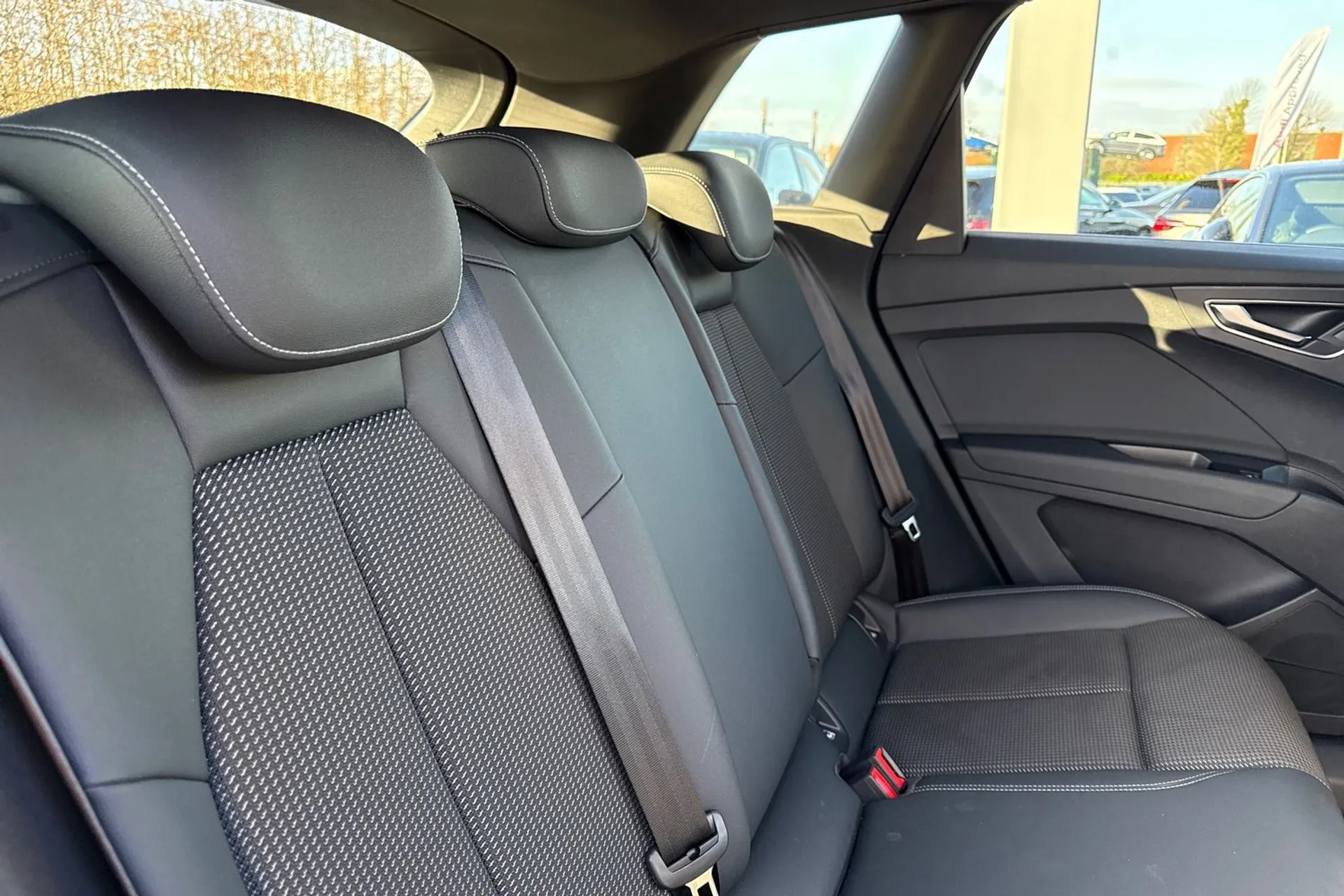 Audi Q4 thumbnail image number 38