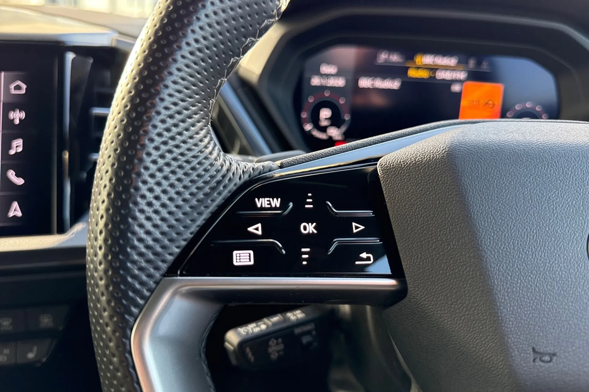 Audi Q4 thumbnail image number 31