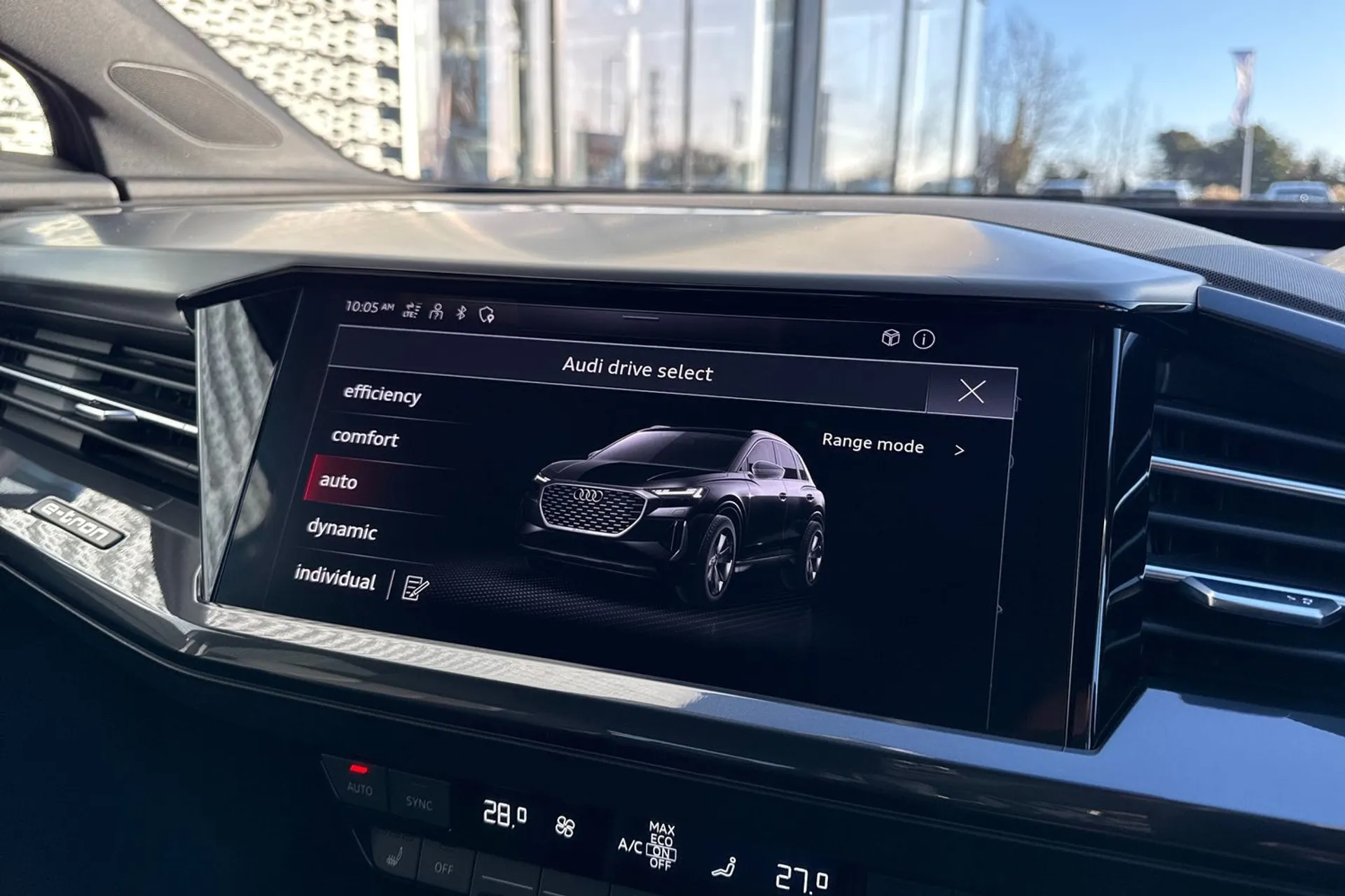 Audi Q4 thumbnail image number 12