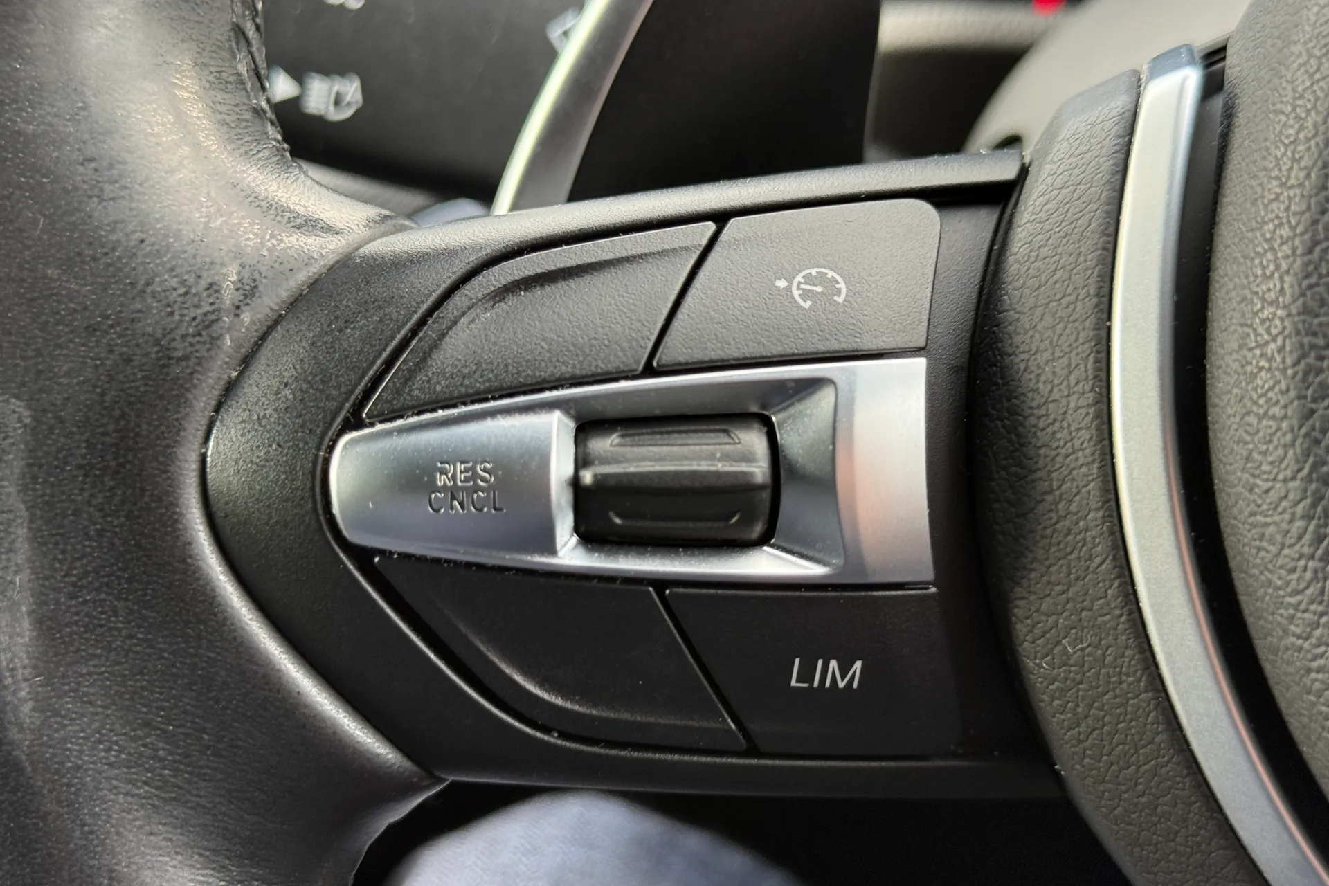 BMW X2 thumbnail image number 24