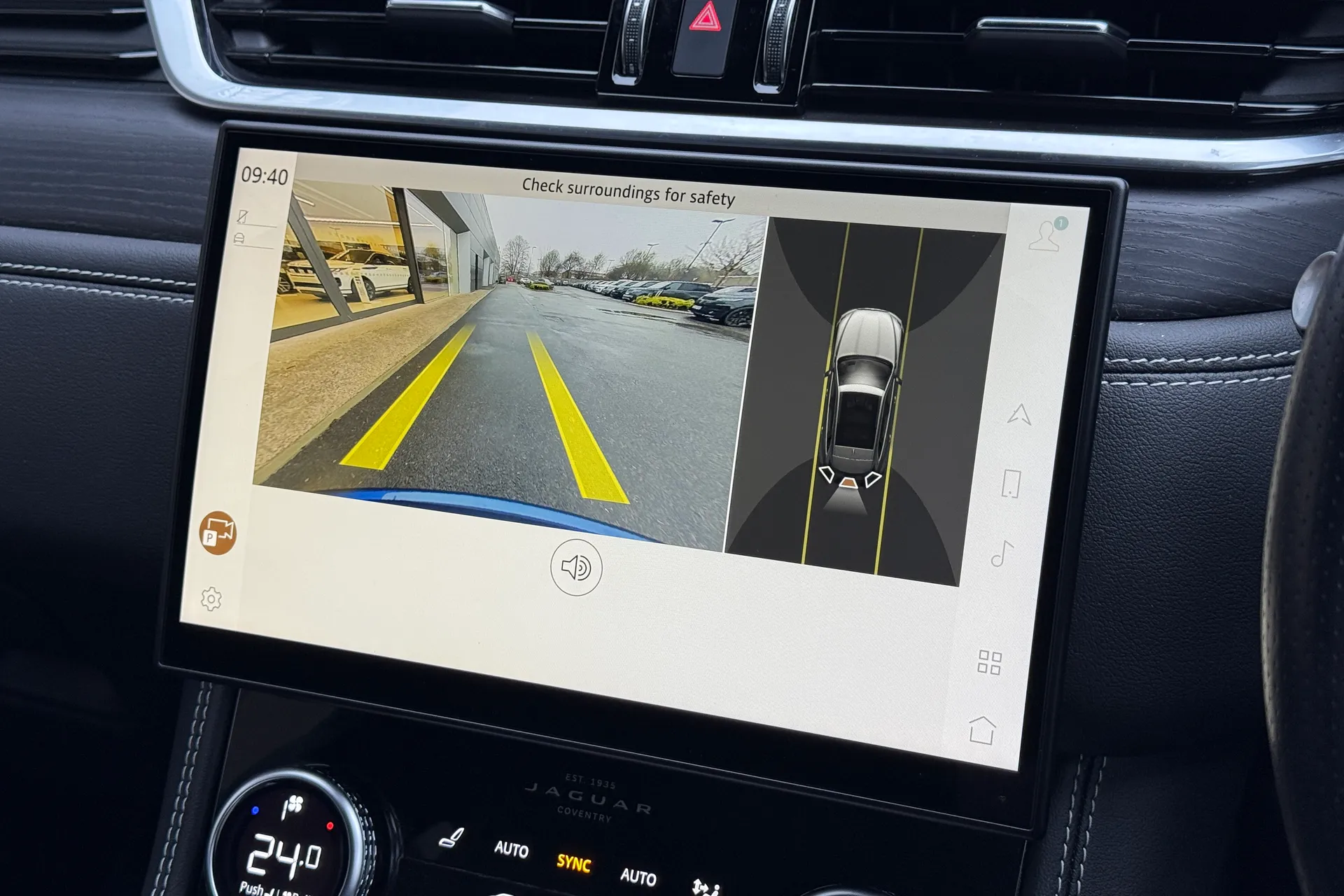 Jaguar F-PACE thumbnail image number 4