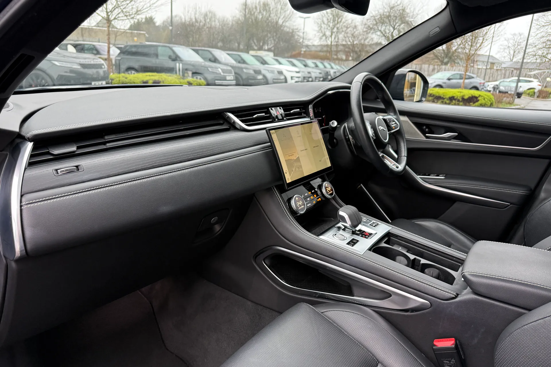 Jaguar F-PACE thumbnail image number 43