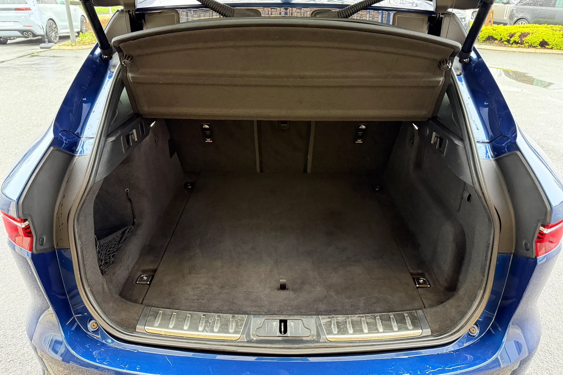 Jaguar F-PACE thumbnail image number 35