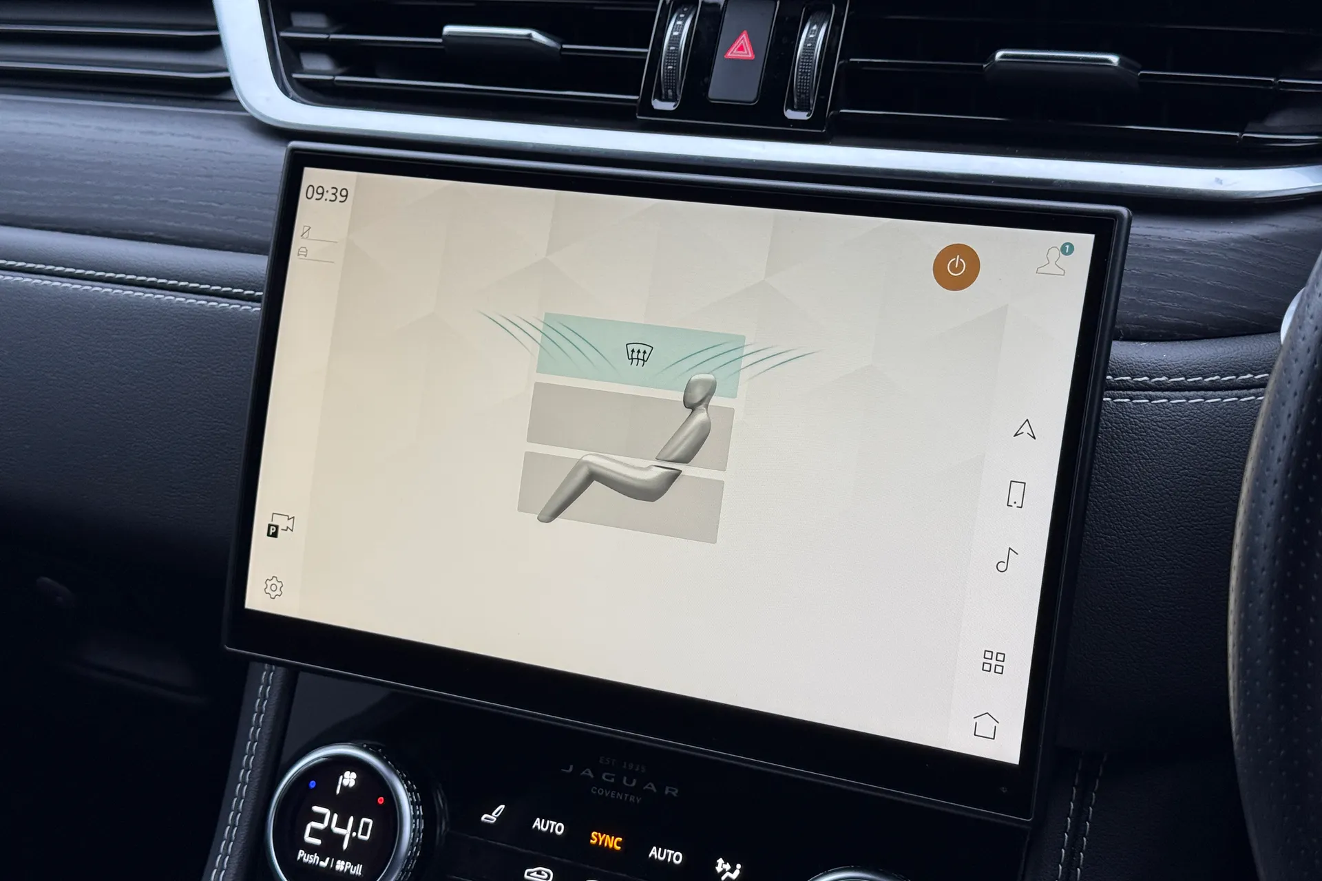 Jaguar F-PACE thumbnail image number 17