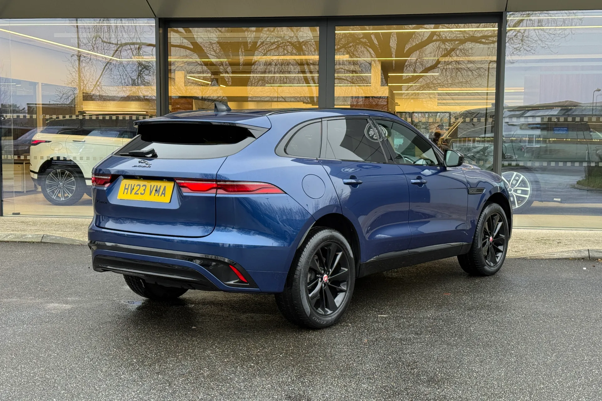 Jaguar F-PACE thumbnail image number 28