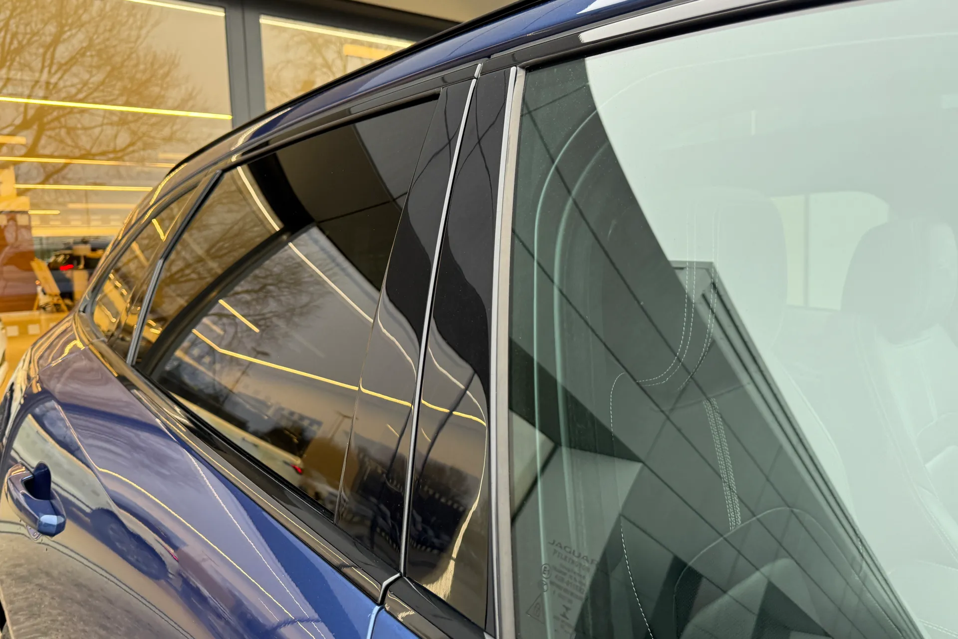 Jaguar F-PACE thumbnail image number 23