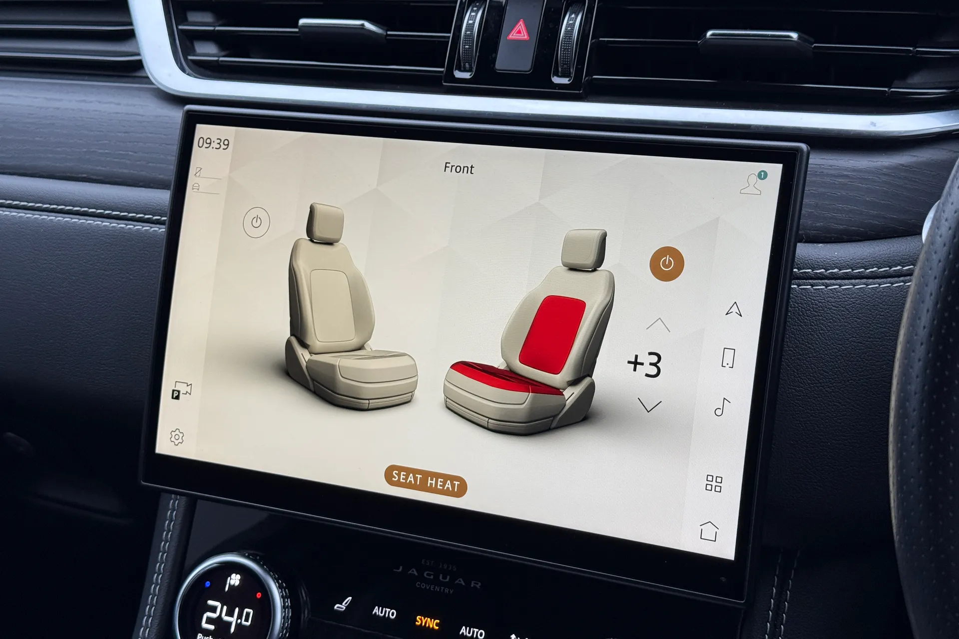 Jaguar F-PACE thumbnail image number 18