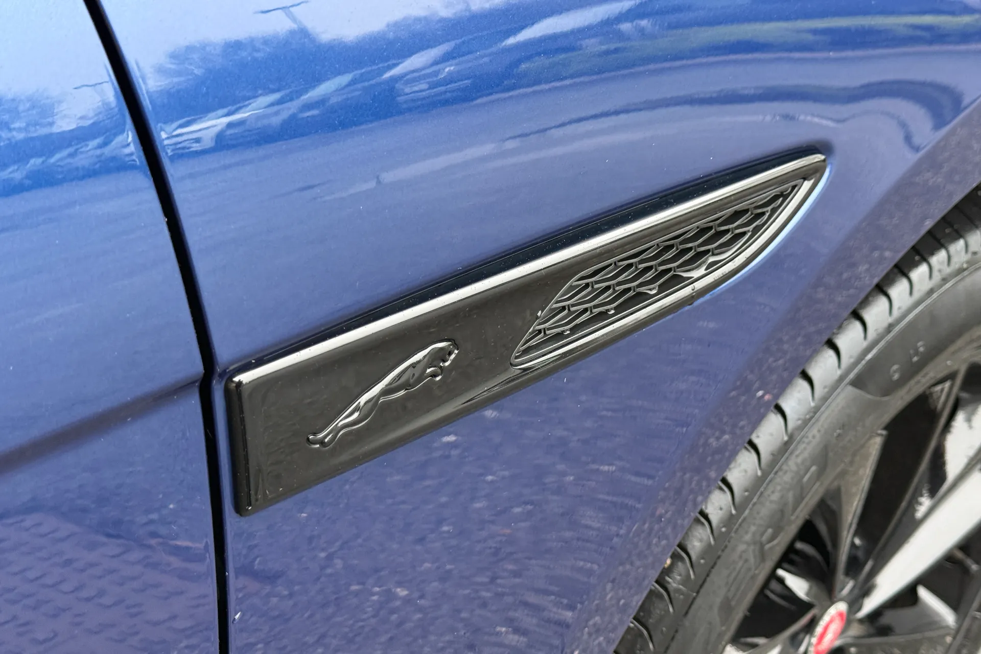 Jaguar F-PACE thumbnail image number 48