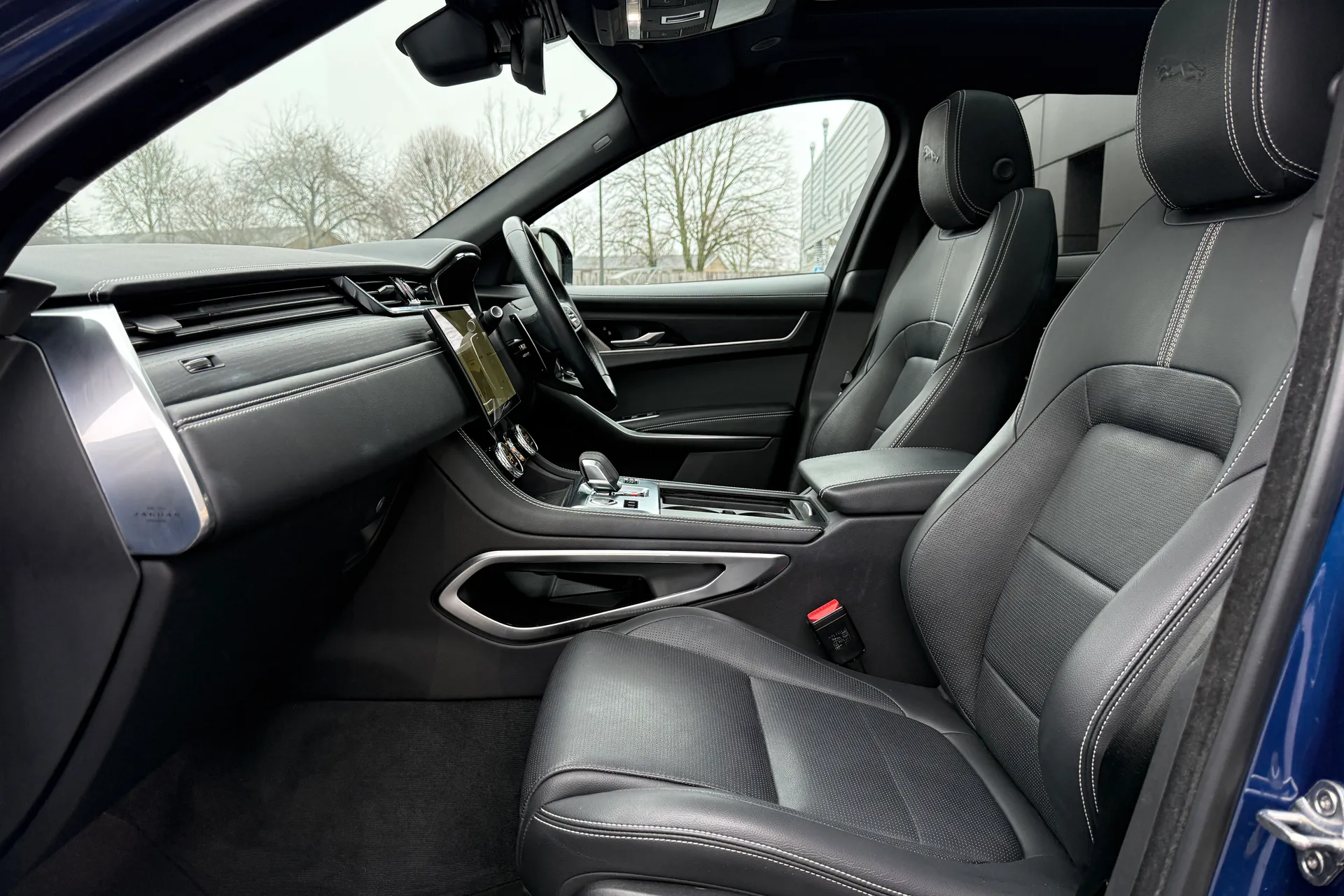 Jaguar F-PACE thumbnail image number 10