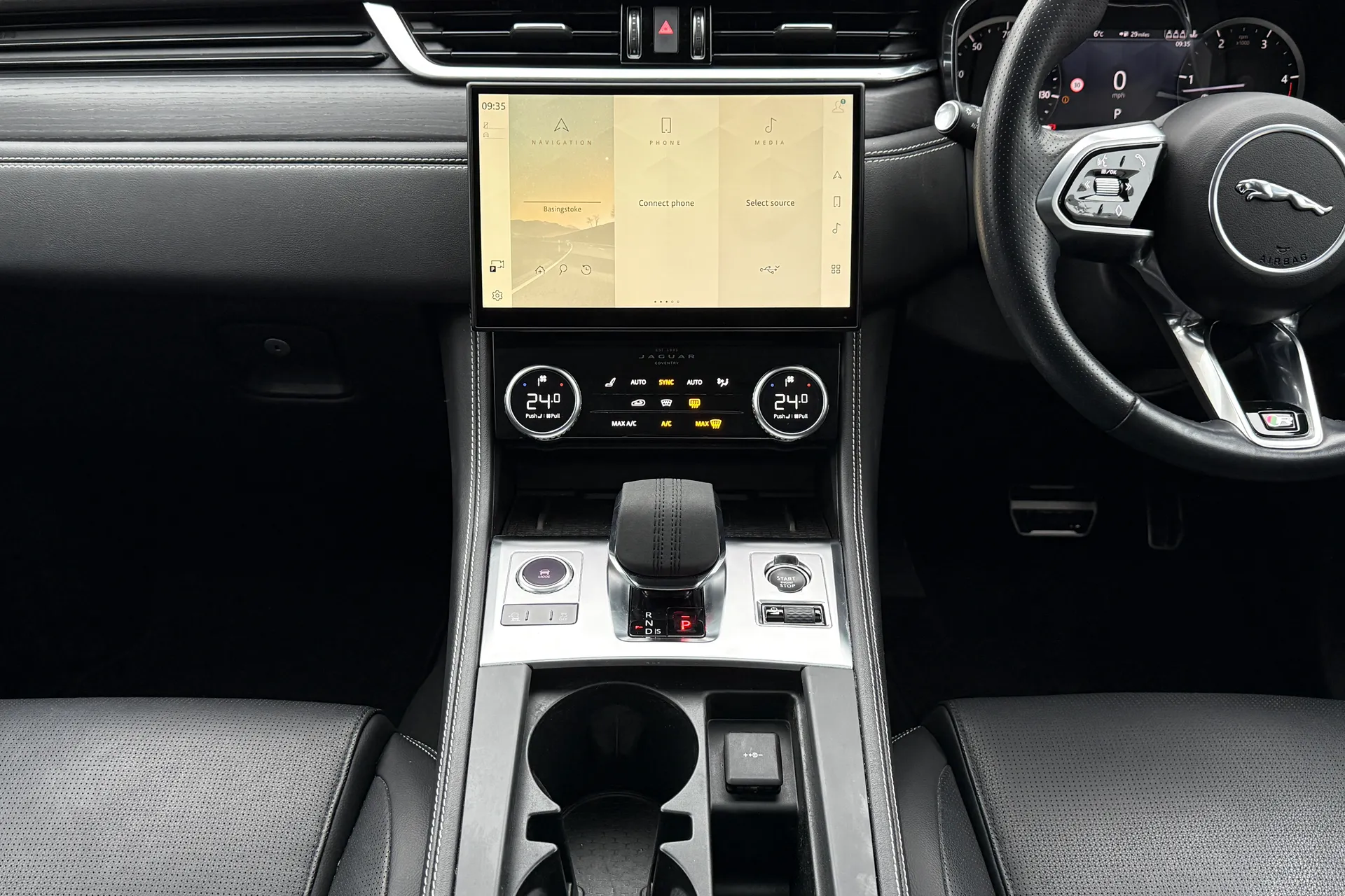 Jaguar F-PACE thumbnail image number 15