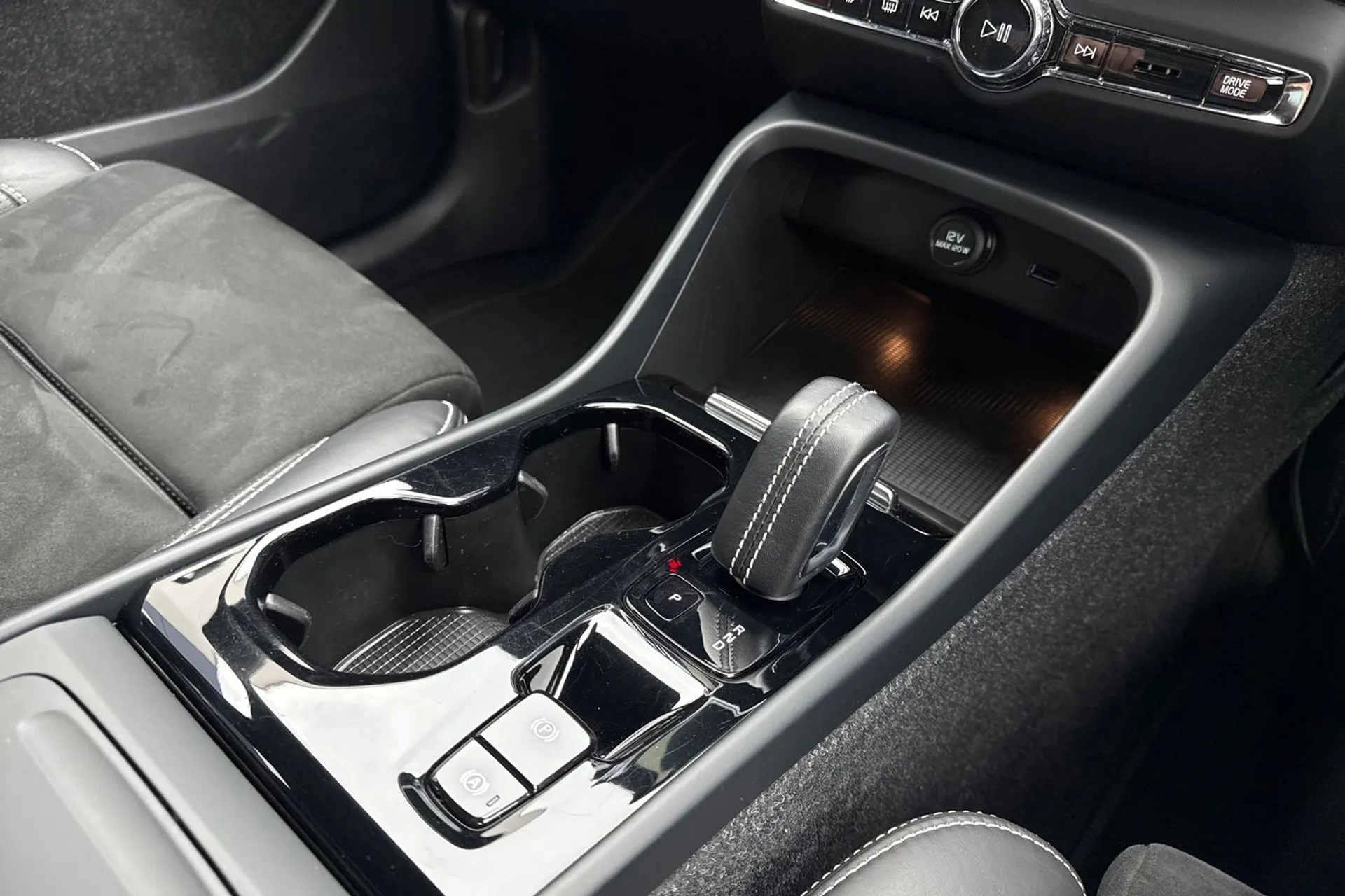 Volvo XC40 thumbnail image number 40