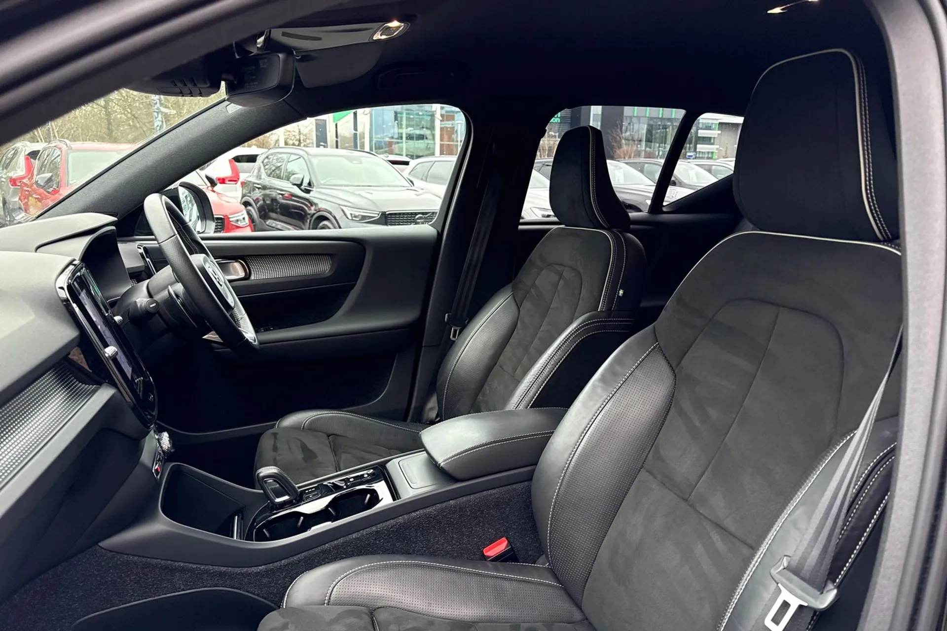 Volvo XC40 thumbnail image number 25