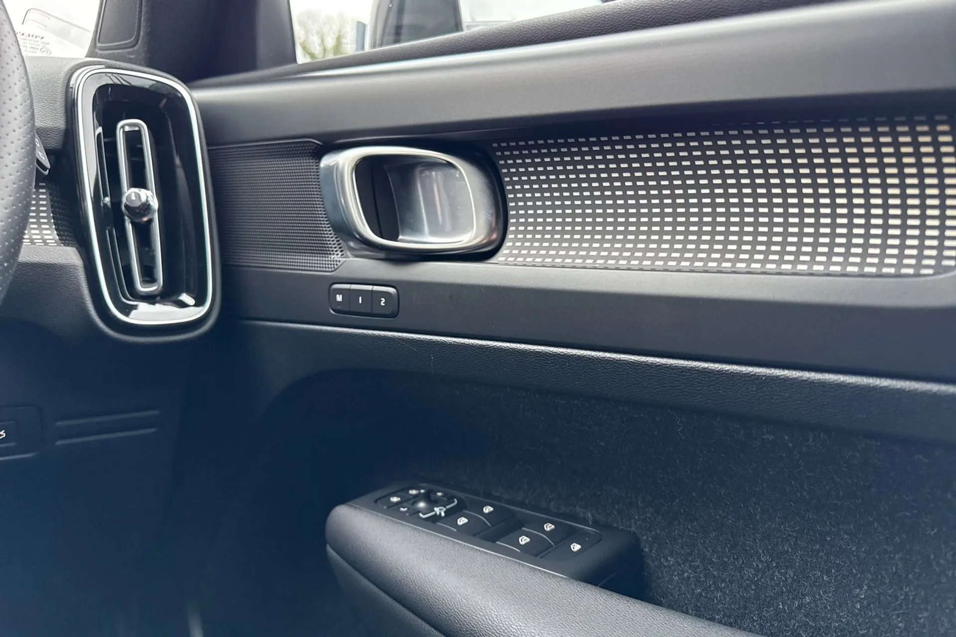 Volvo XC40 thumbnail image number 39