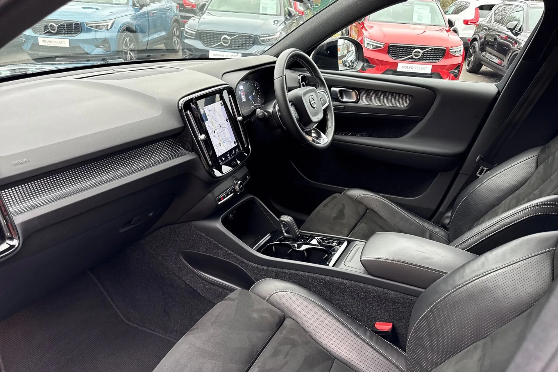 Volvo XC40 thumbnail image number 24