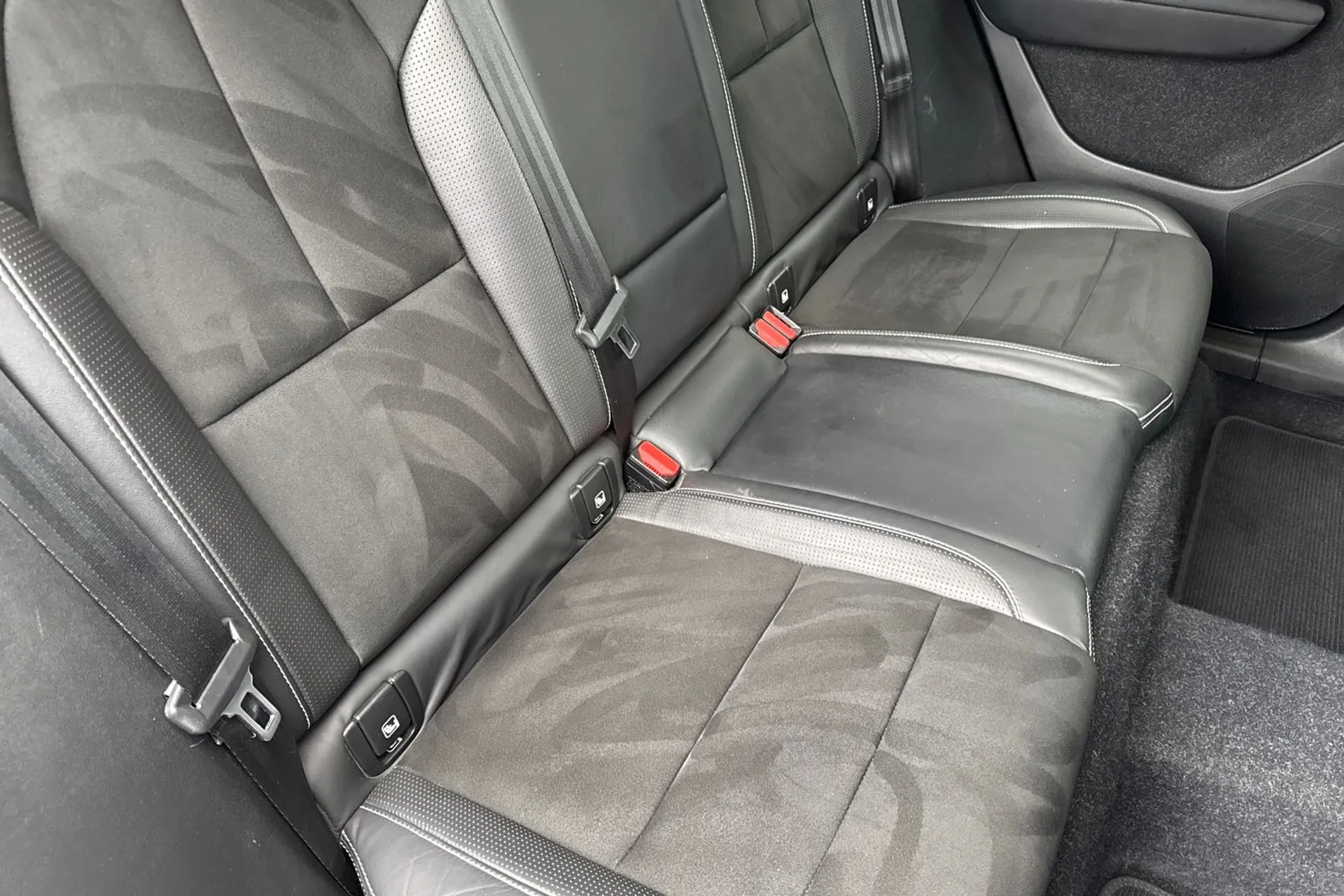 Volvo XC40 thumbnail image number 21