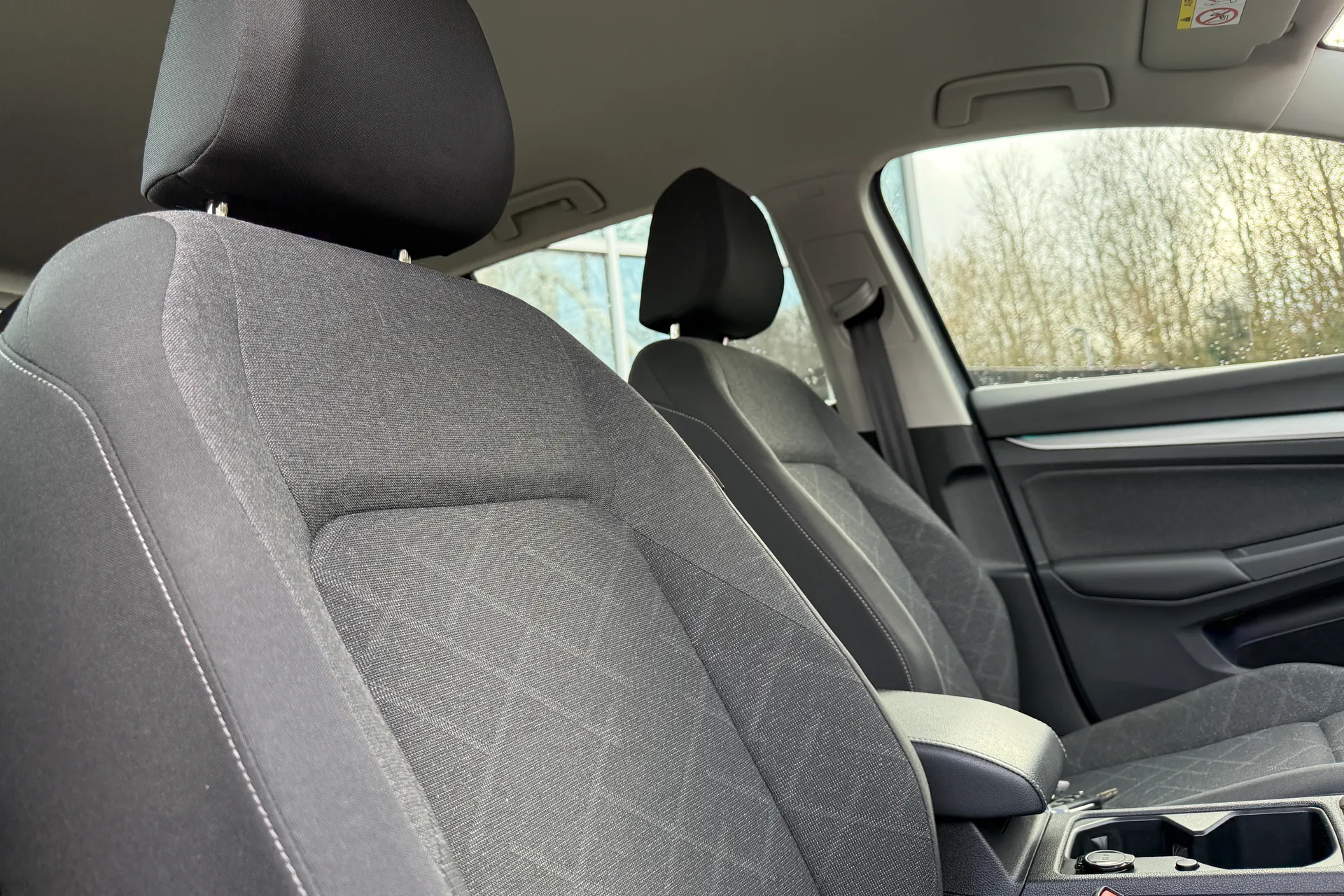 VOLKSWAGEN GOLF thumbnail image number 26