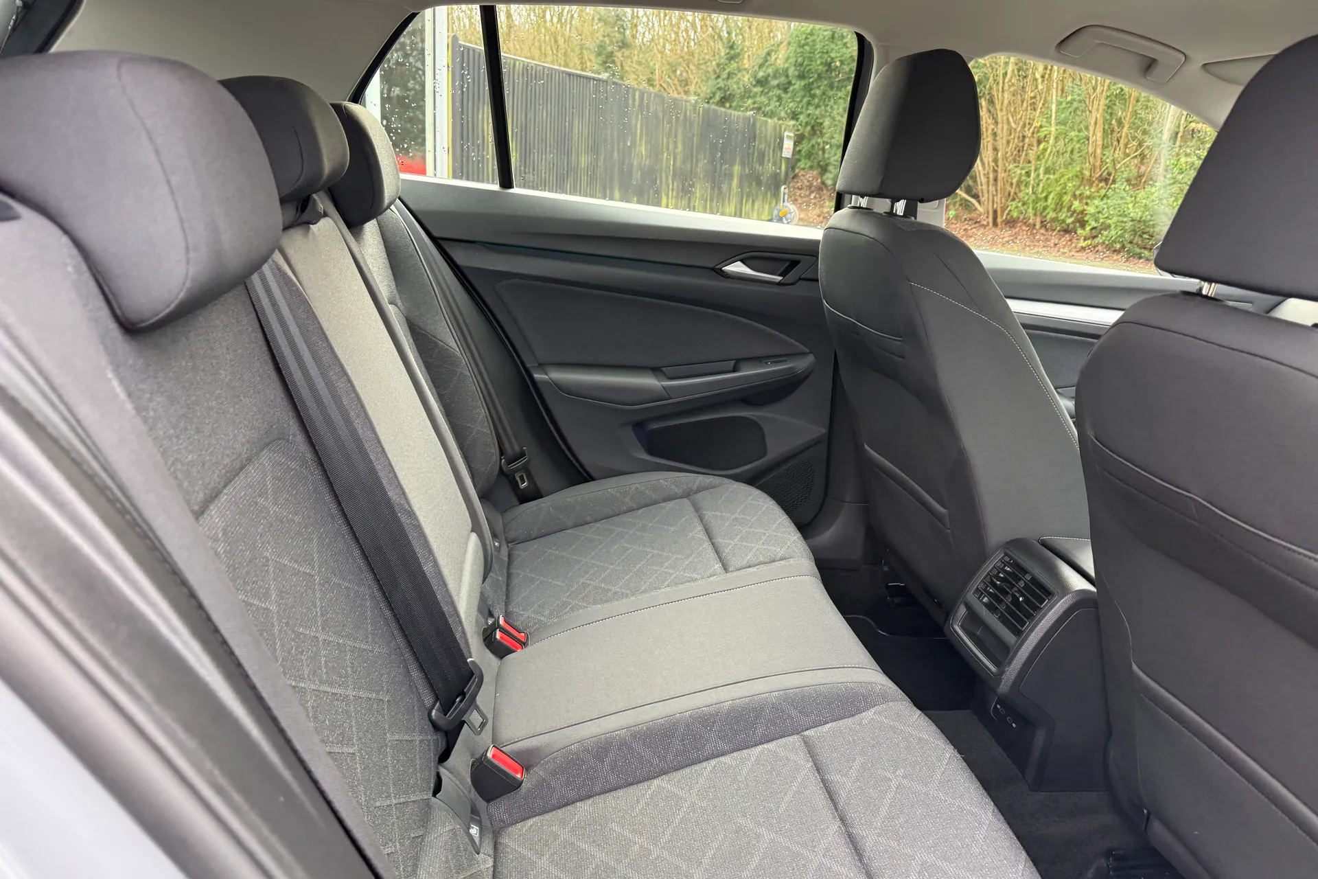 VOLKSWAGEN GOLF thumbnail image number 31