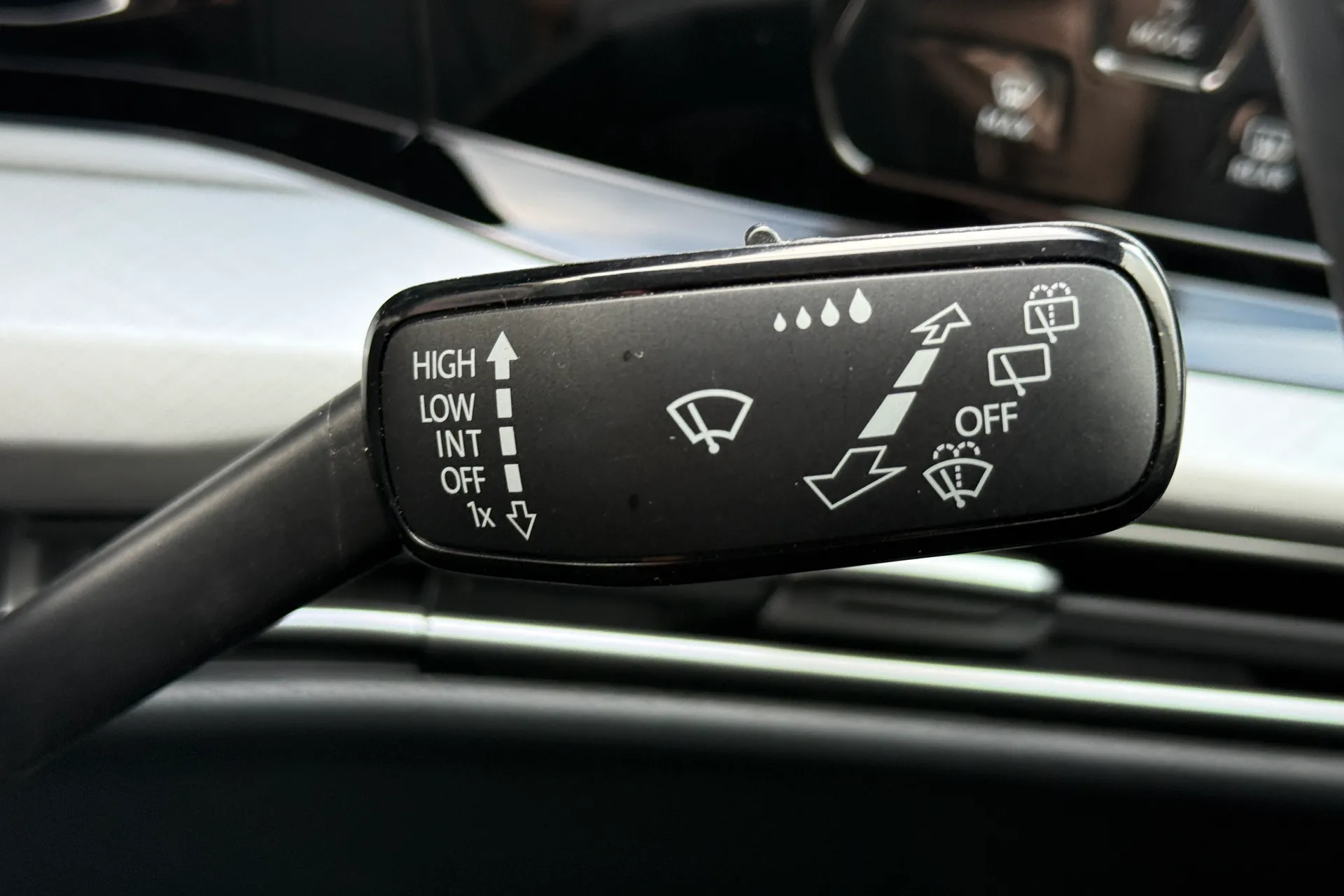 VOLKSWAGEN GOLF thumbnail image number 11