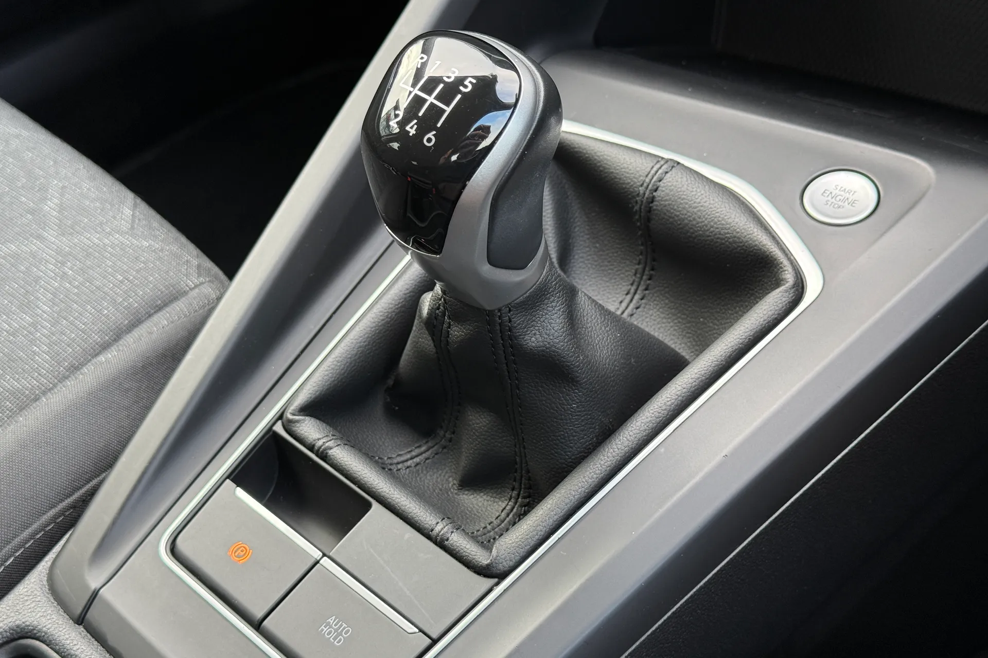 VOLKSWAGEN GOLF thumbnail image number 18