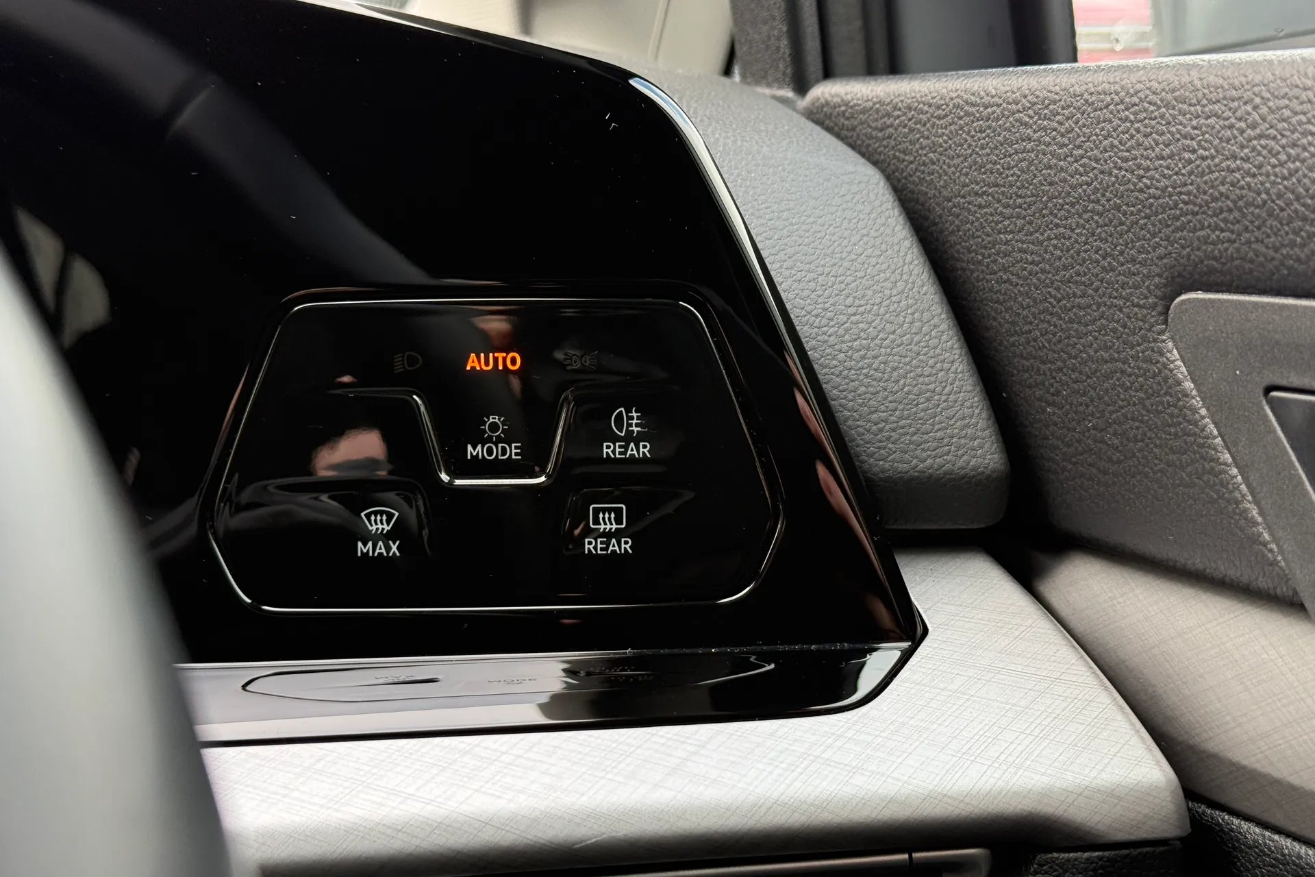 VOLKSWAGEN GOLF thumbnail image number 14