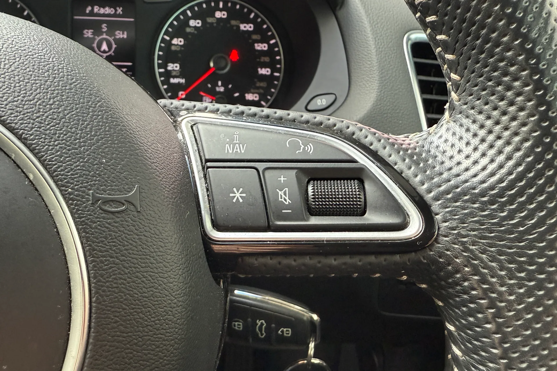 Audi Q3 thumbnail image number 14