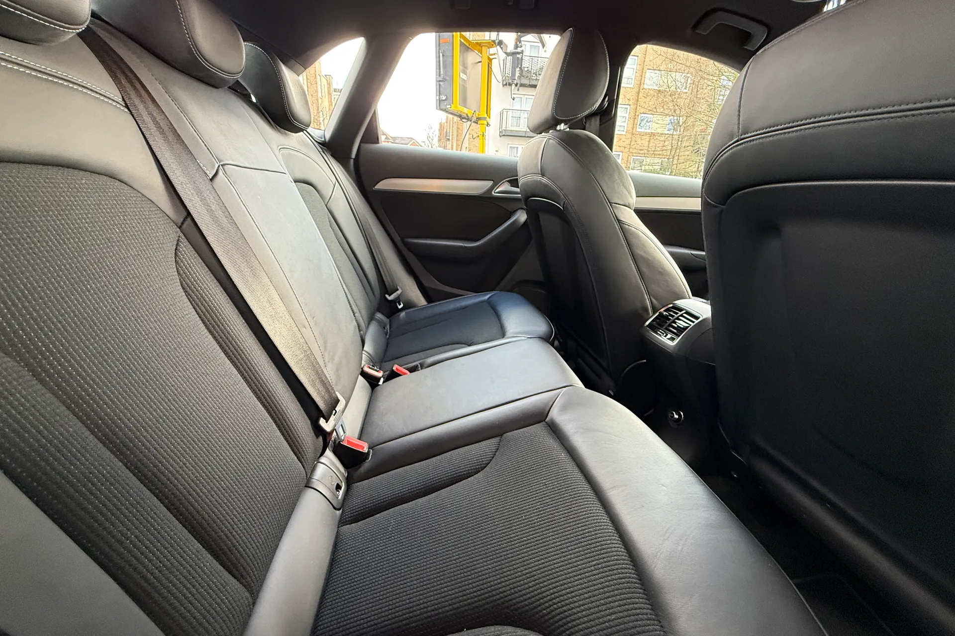 Audi Q3 thumbnail image number 36