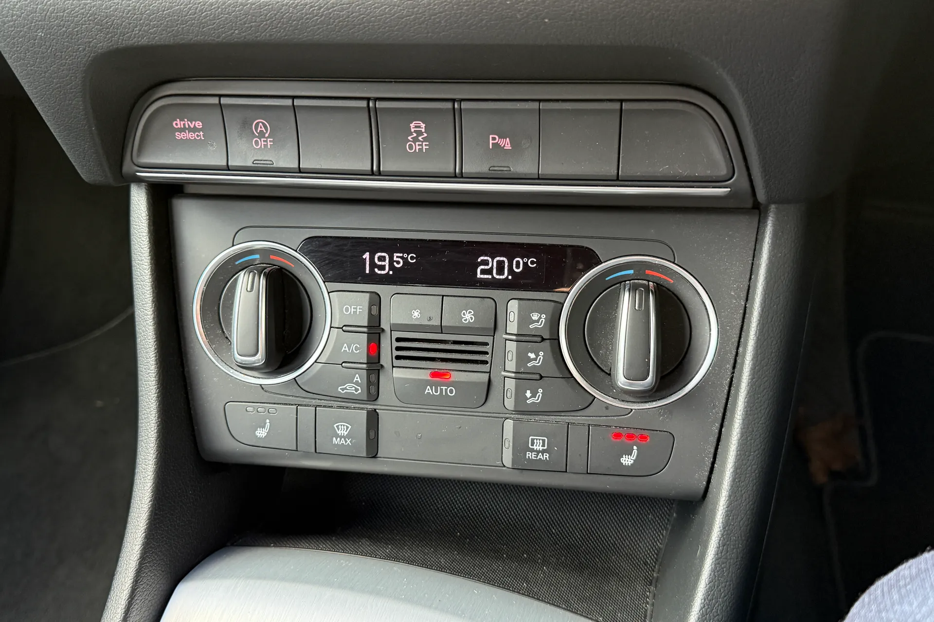 Audi Q3 thumbnail image number 23