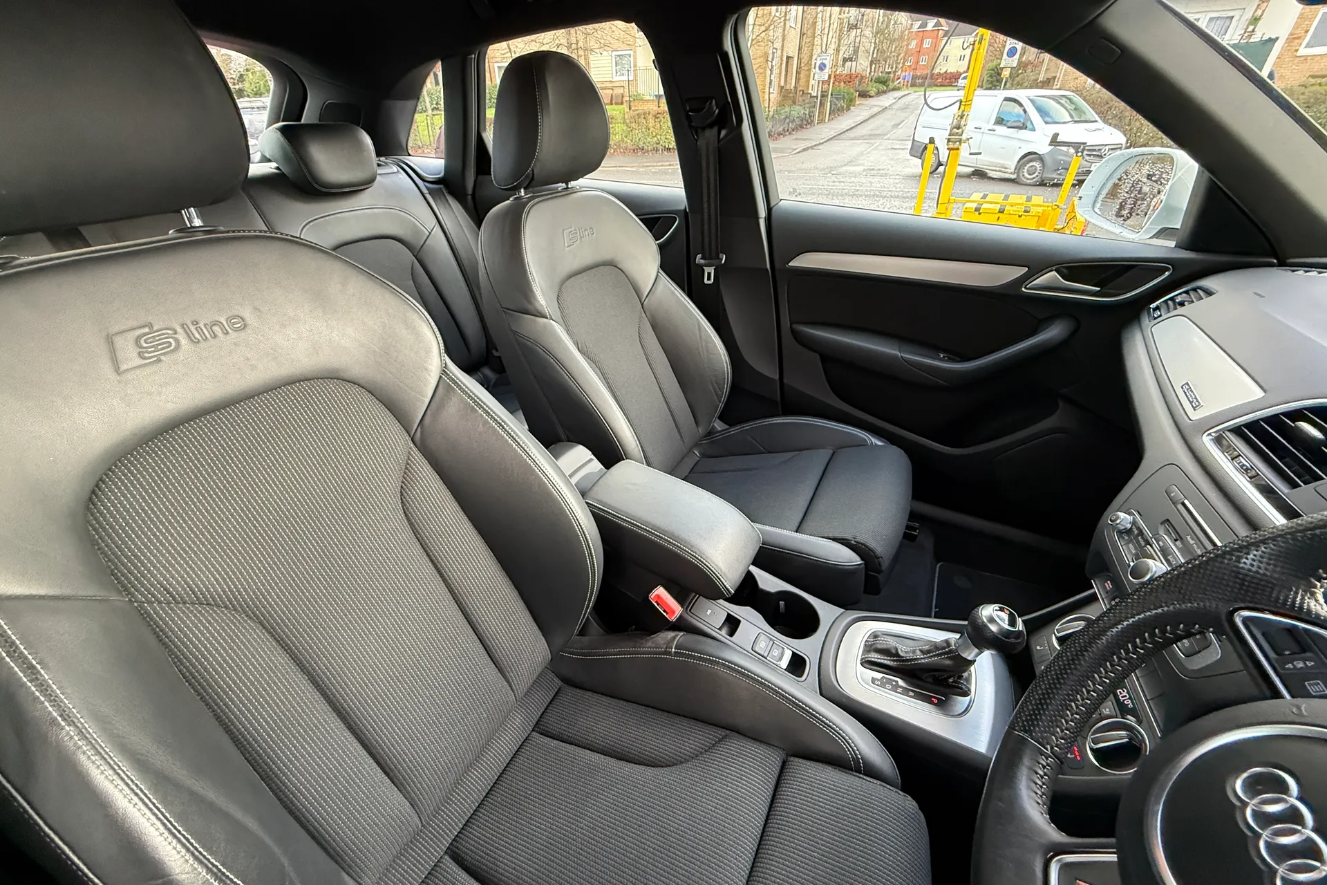 Audi Q3 thumbnail image number 33