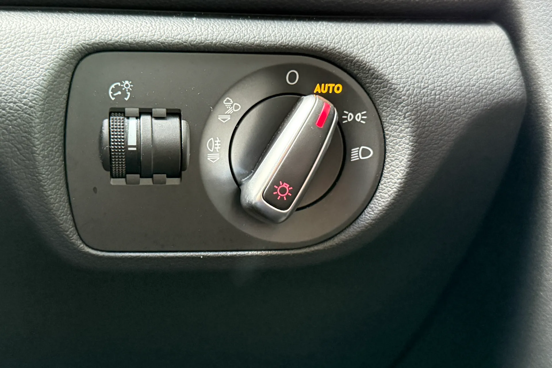 Audi Q3 thumbnail image number 15