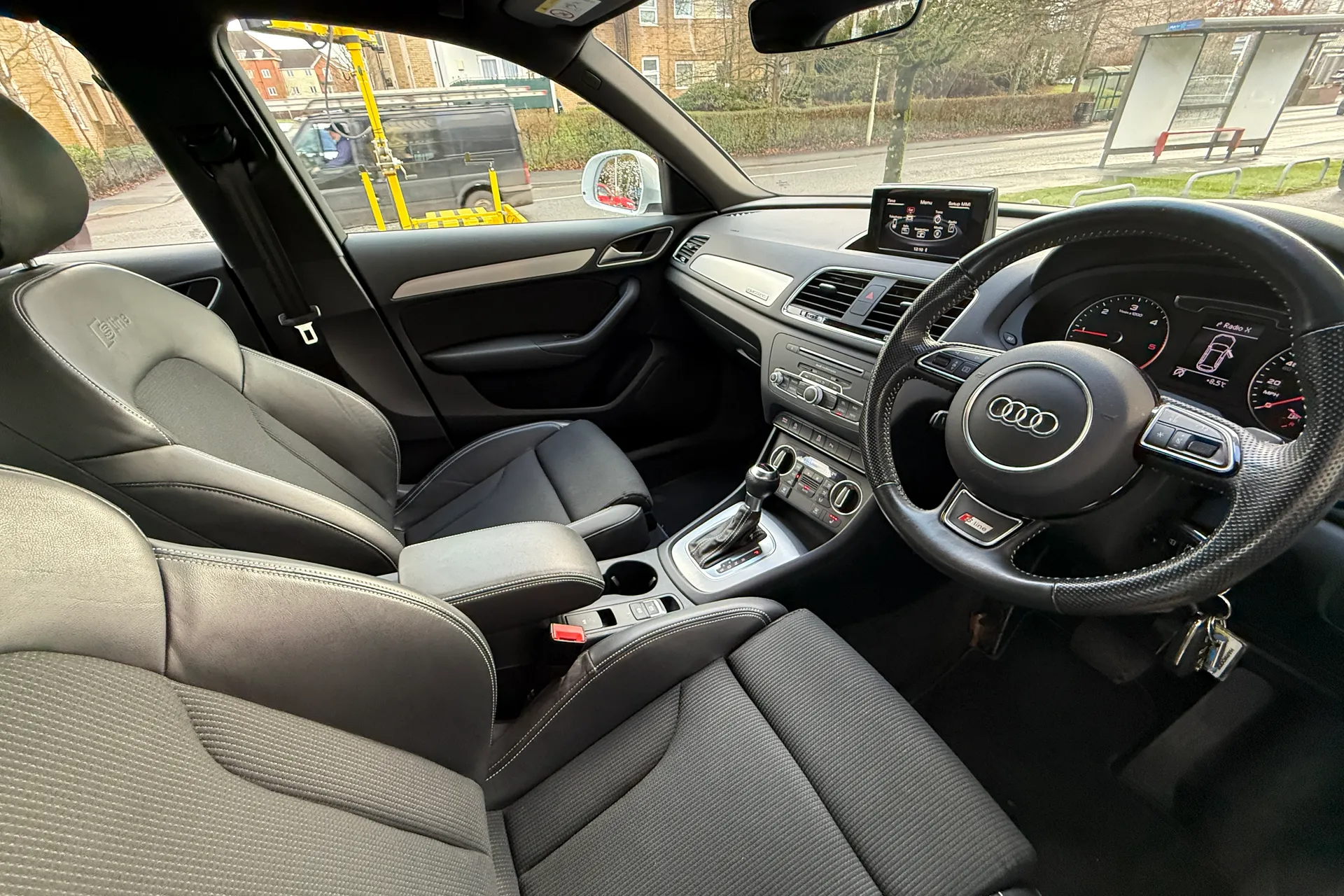 Audi Q3 thumbnail image number 32