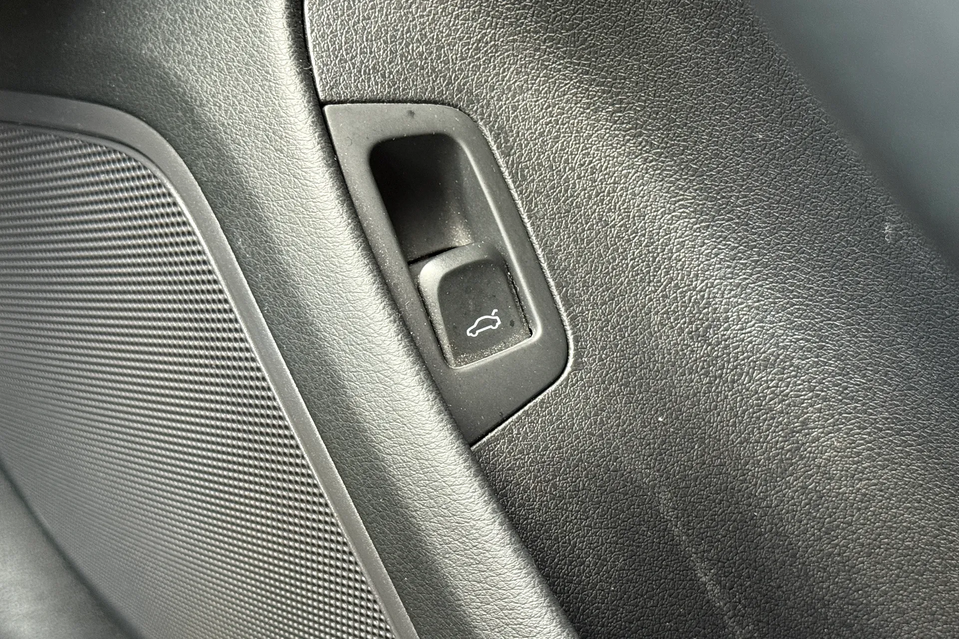 Audi Q3 thumbnail image number 20